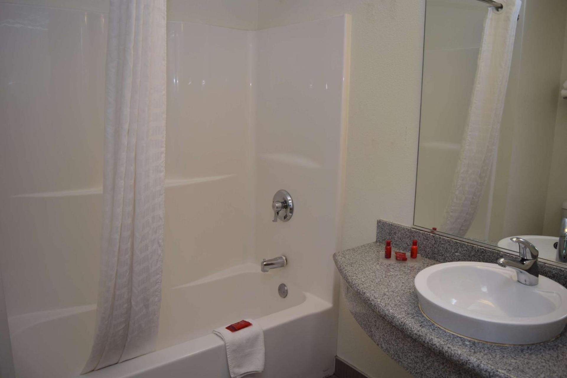 SureStay Plus Hotel by Best Western Niagara Falls East photo 22
