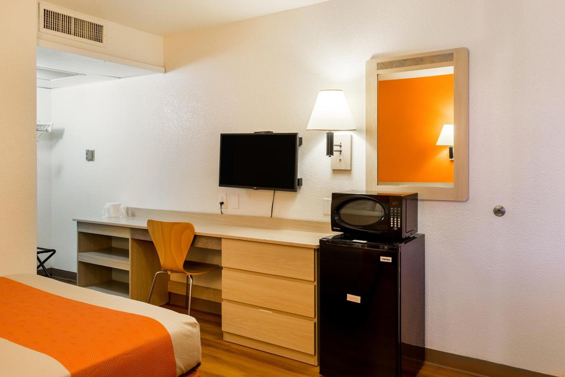 Studio 6 Mojave, CA - Airport photo 43