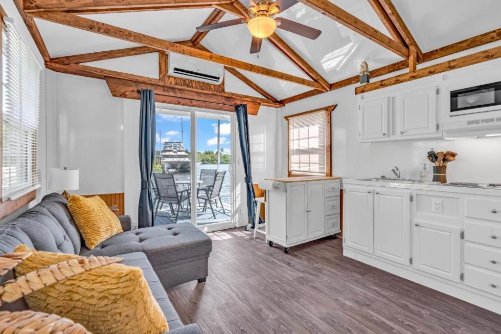 Key Colony Aqua Lodges photo 6
