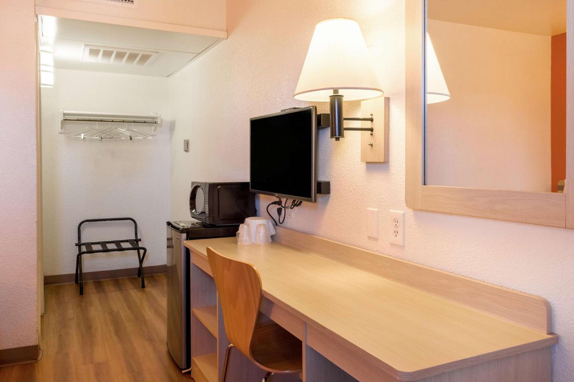 Studio 6 Mojave, CA - Airport photo 20