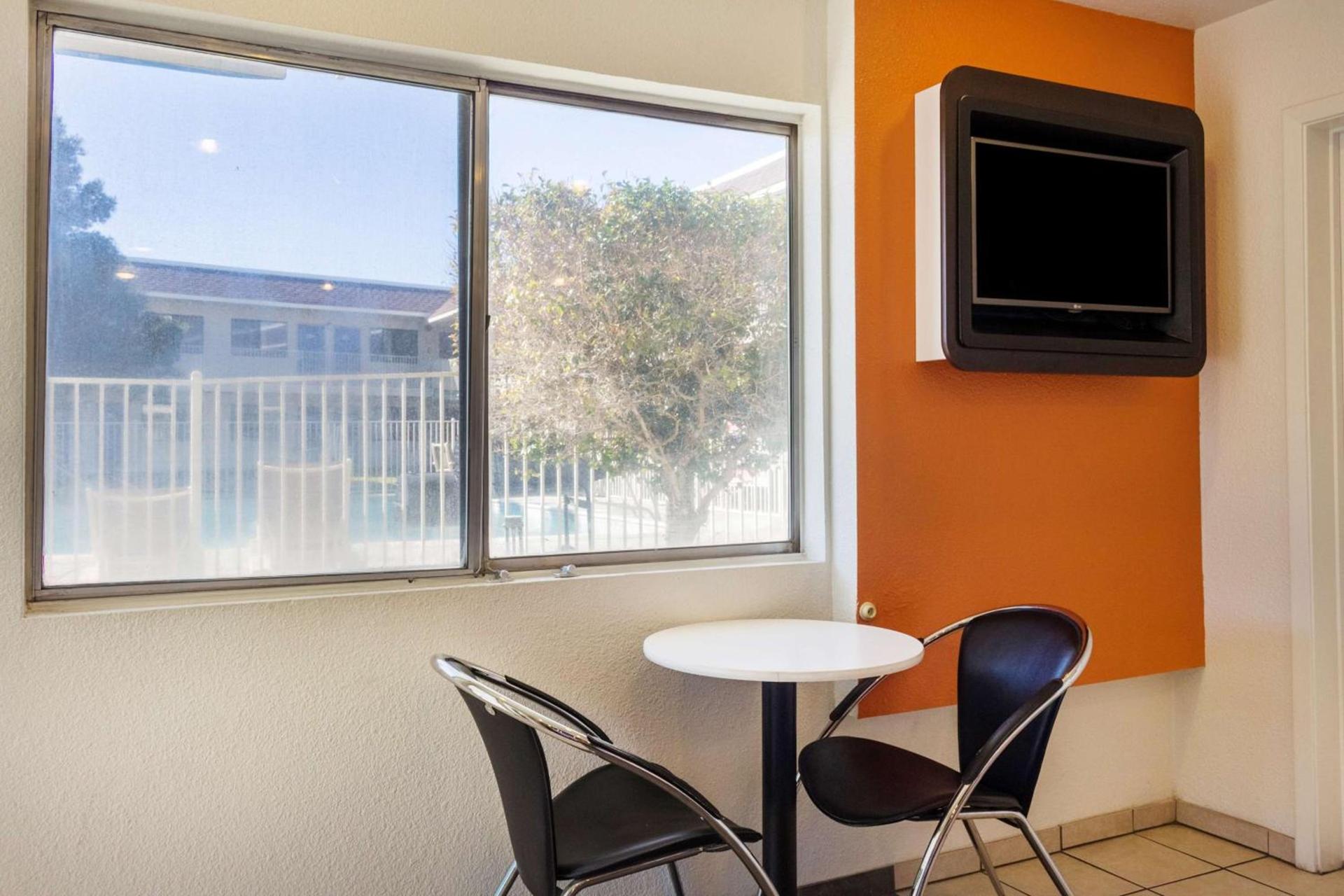 Studio 6 Mojave, CA - Airport photo 23