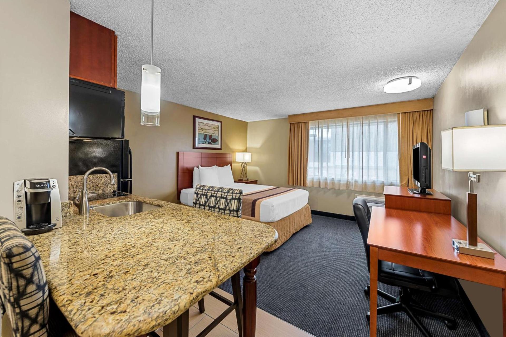 Best Western Cascadia Inn photo 11