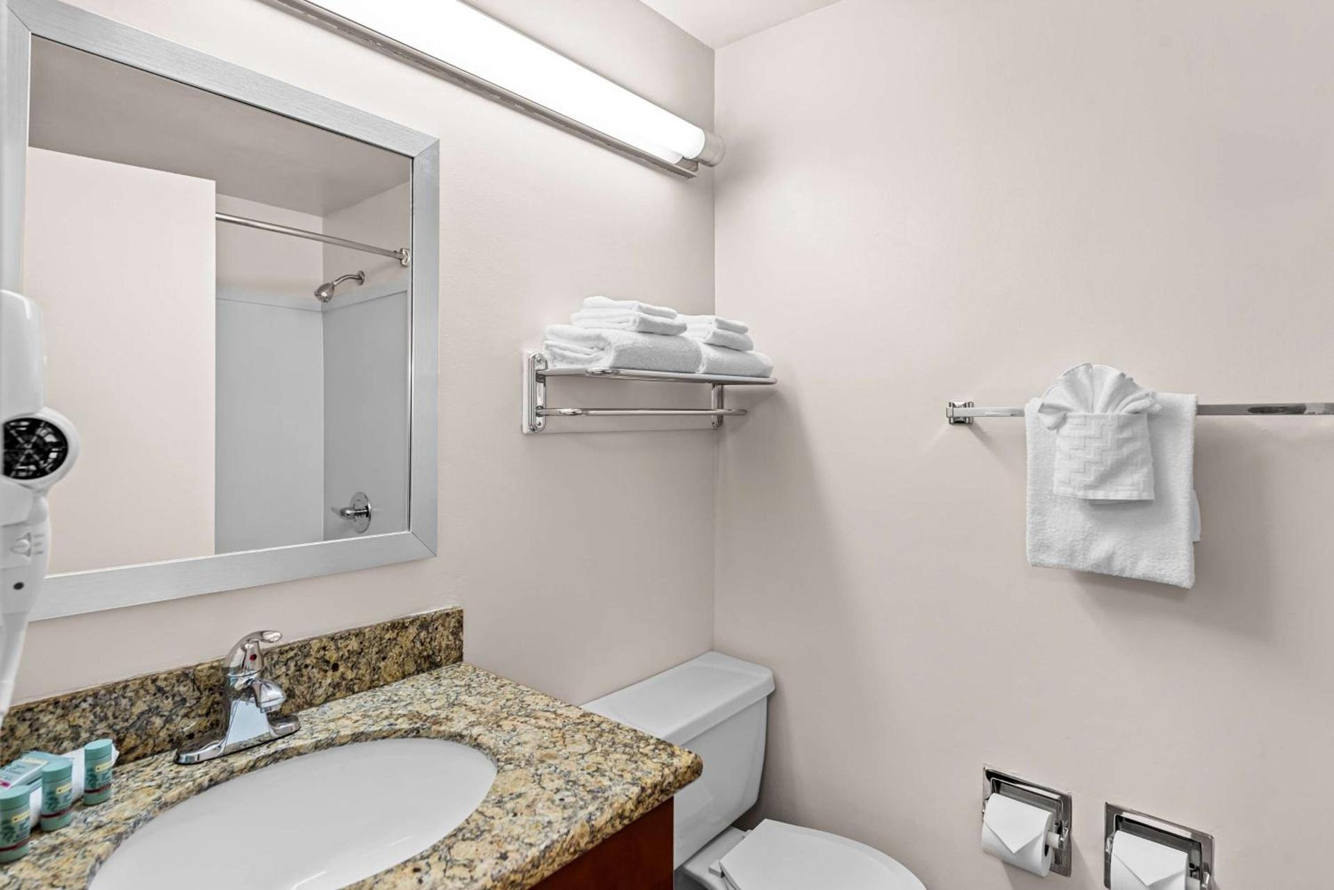 Best Western Cascadia Inn photo 12