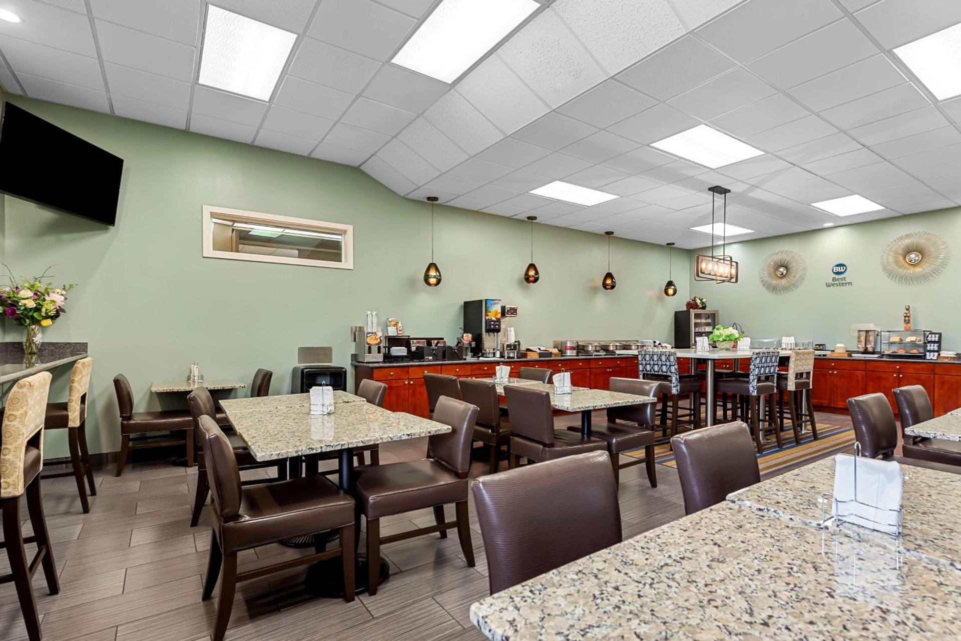 Best Western Cascadia Inn photo 30