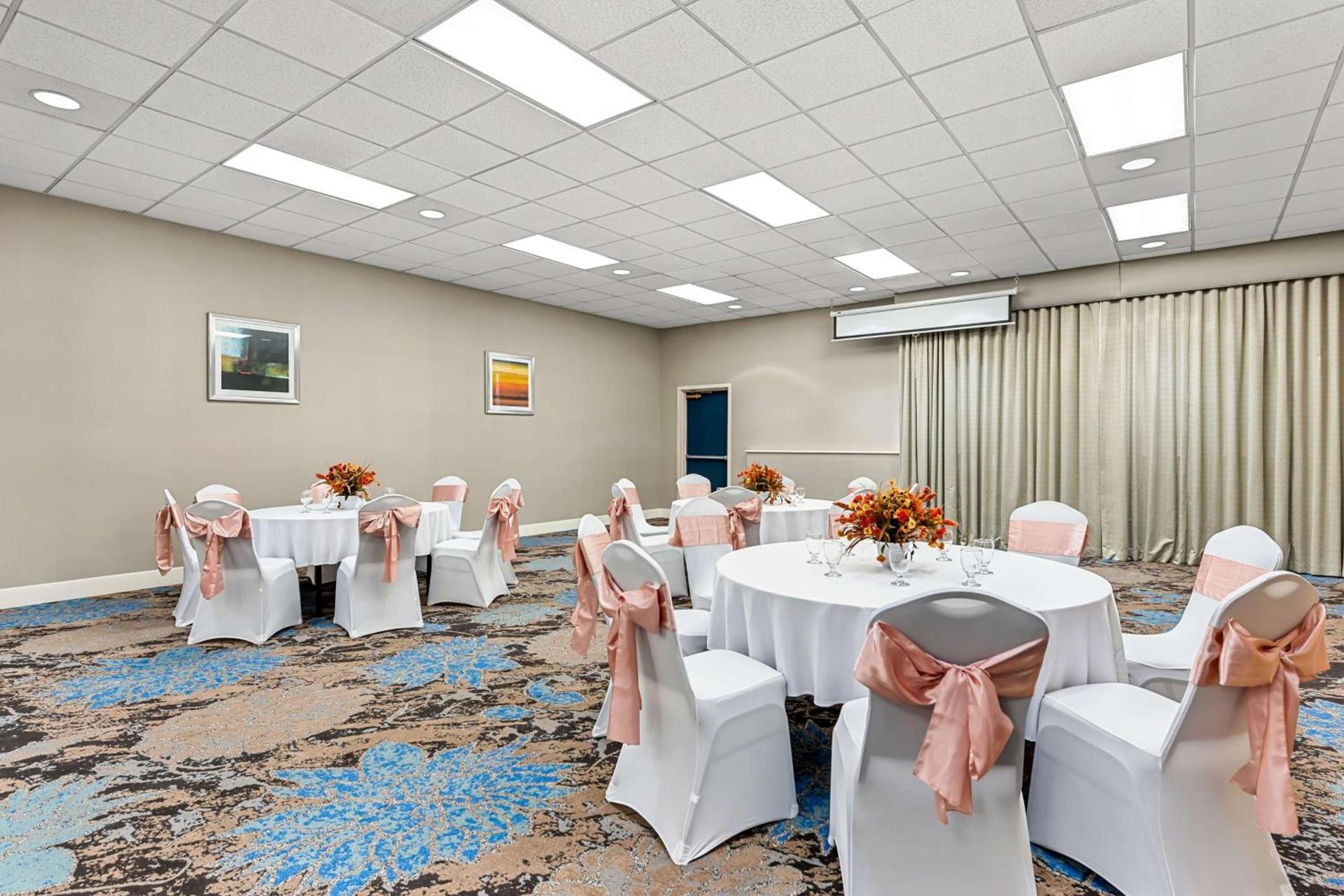 Best Western Cascadia Inn photo 32
