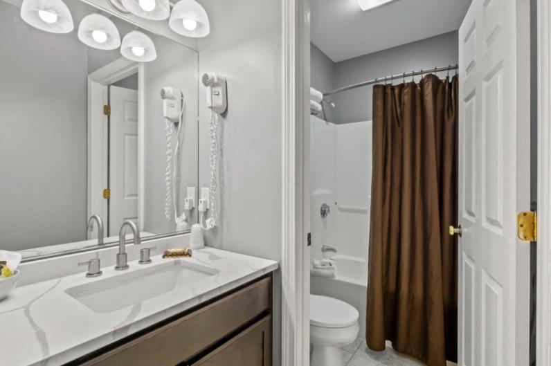 Sea Rose Suites photo 7
