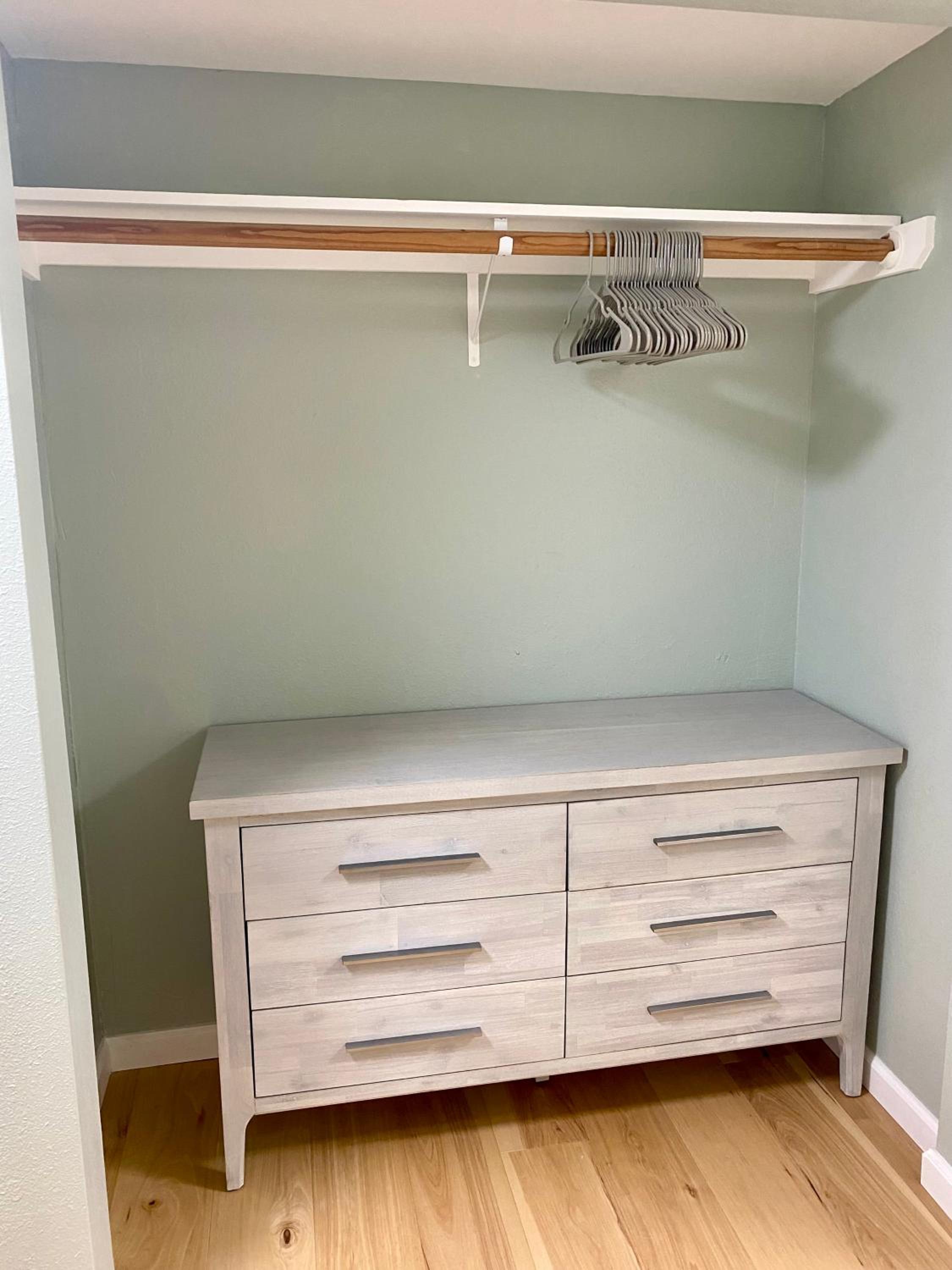 Newly renovated 1 bedroom with air conditioning and kitchenette photo 2