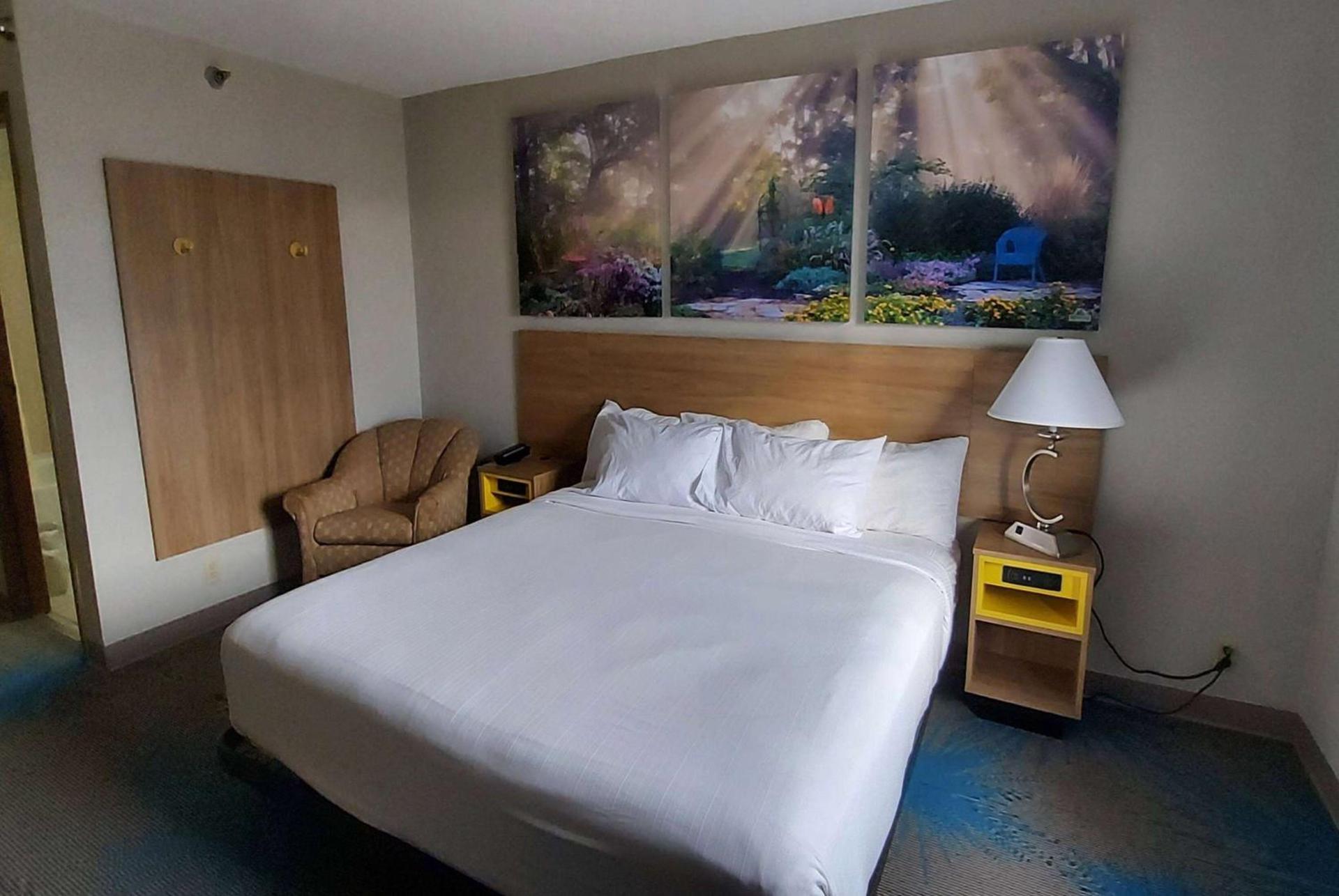Days Inn by Wyndham Willmar photo 5