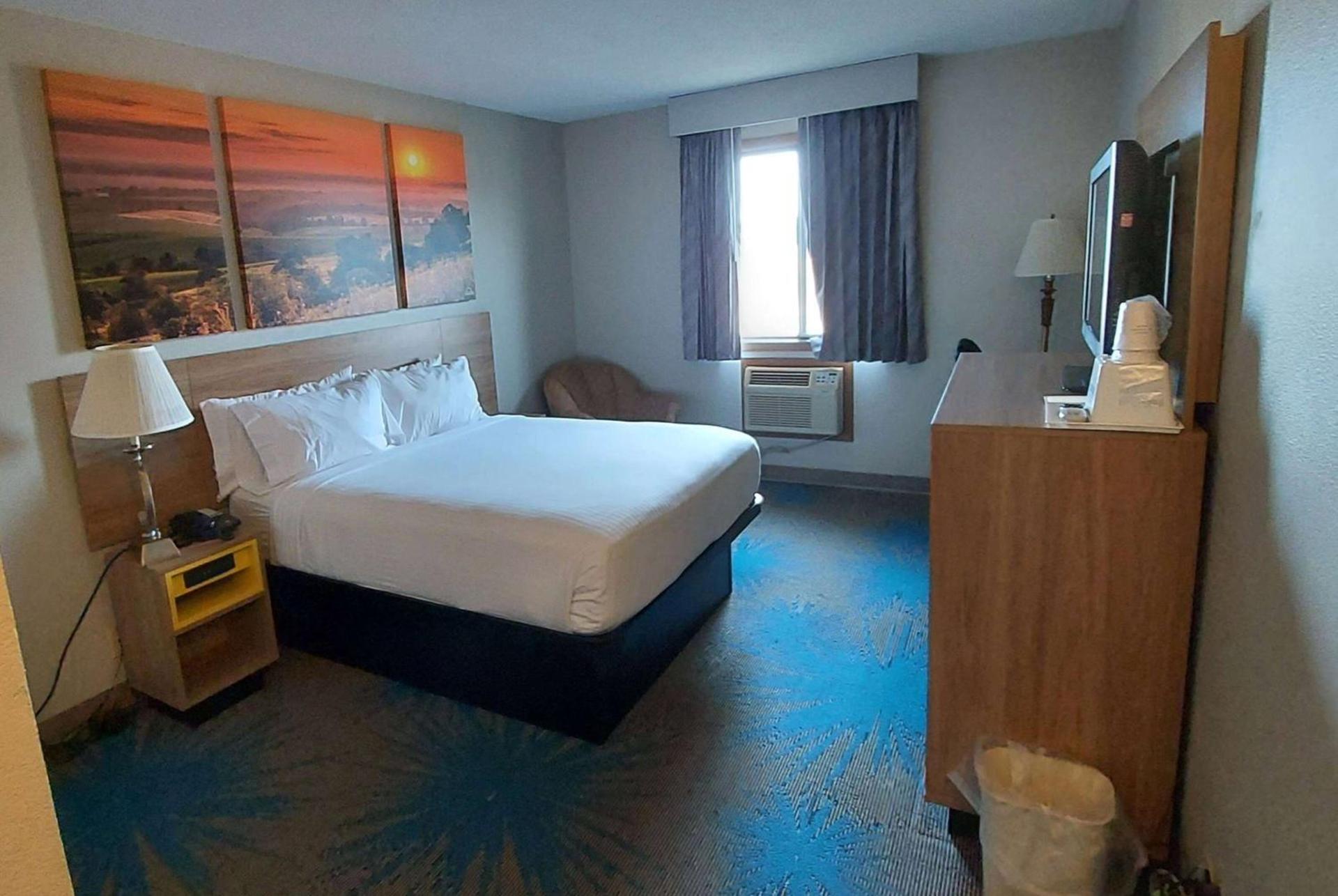 Days Inn by Wyndham Willmar photo 8