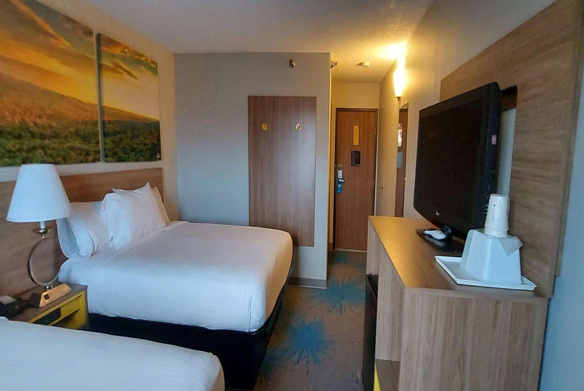 Days Inn by Wyndham Willmar photo 10