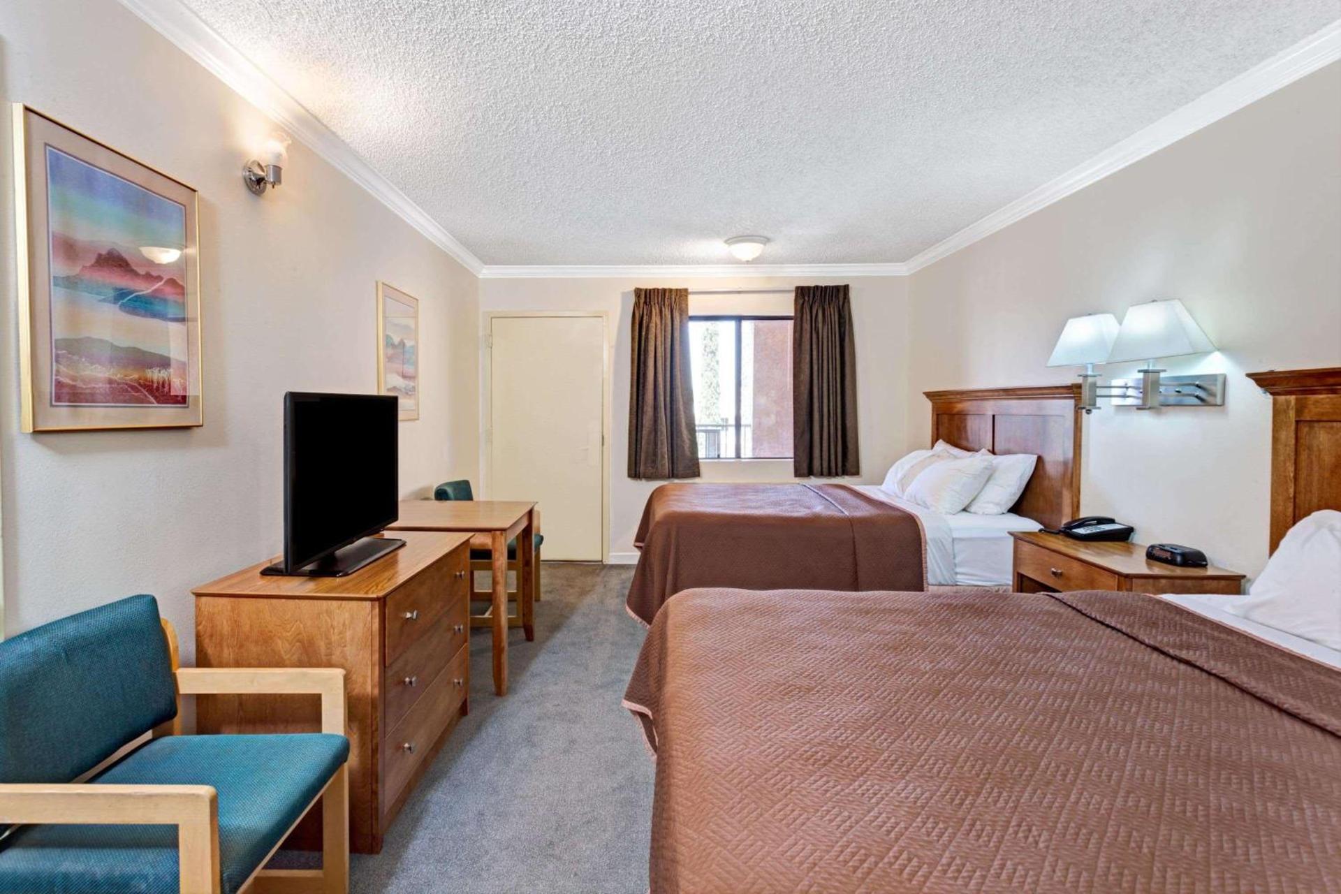 Travelodge by Wyndham Pasadena Central photo 3