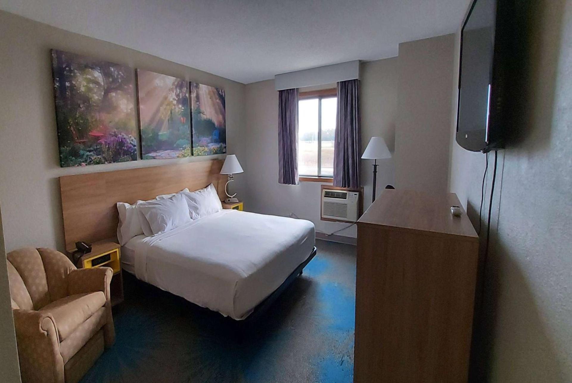 Days Inn by Wyndham Willmar photo 12