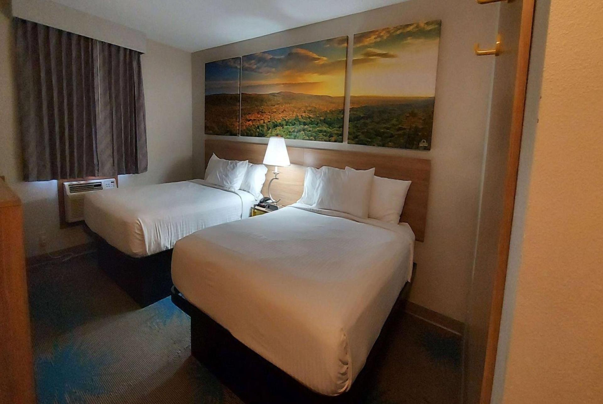 Days Inn by Wyndham Willmar photo 13