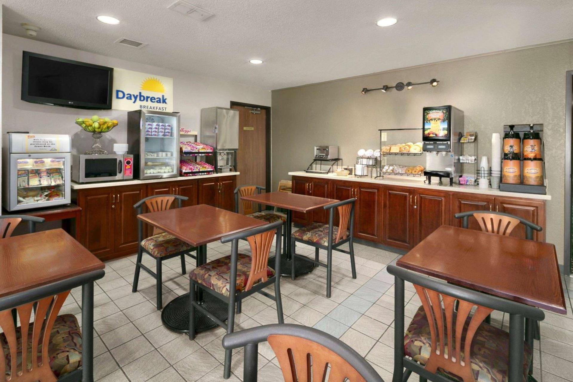 Days Inn by Wyndham Willmar photo 16