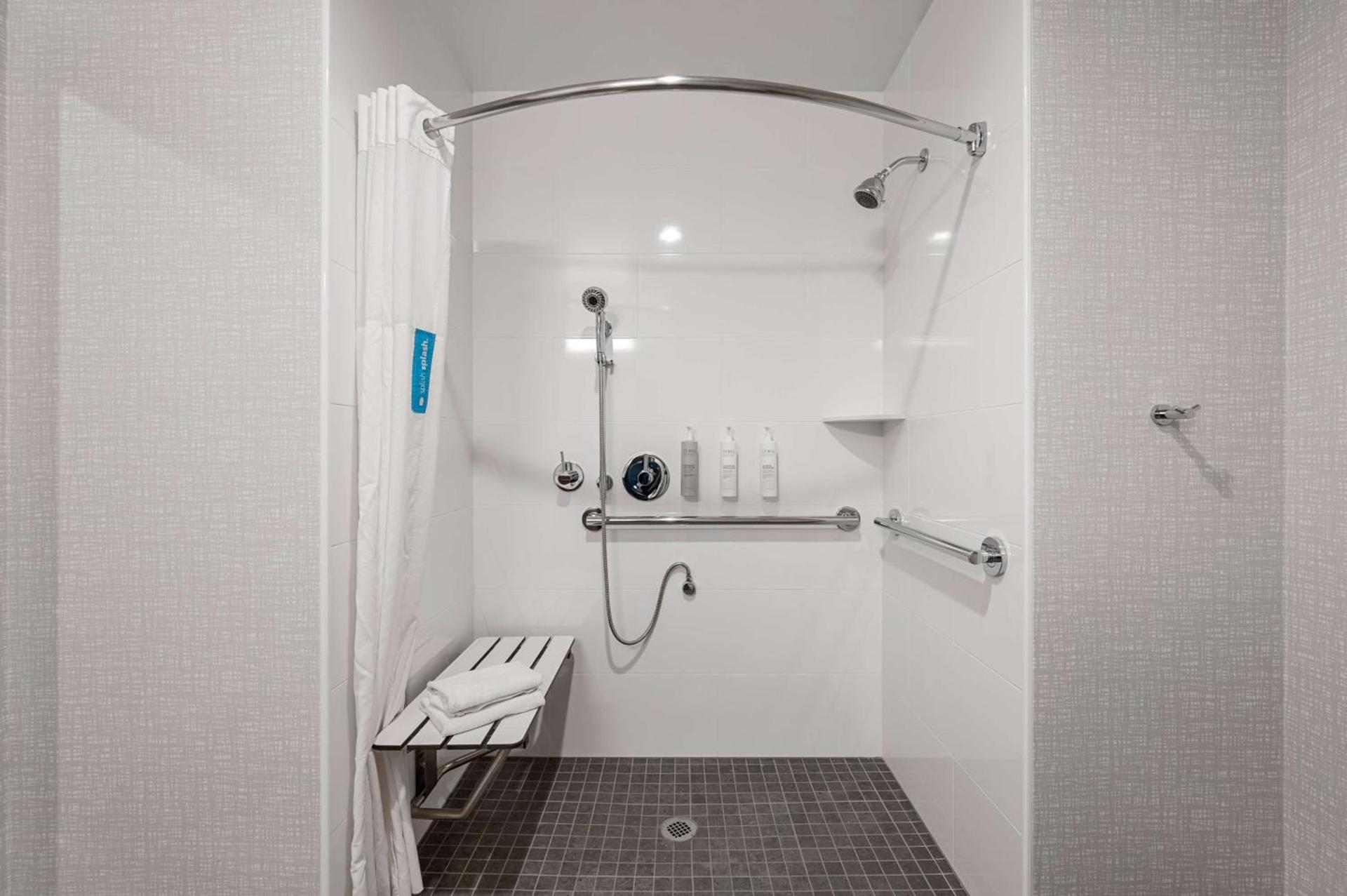 Hampton Inn Front Royal photo 19