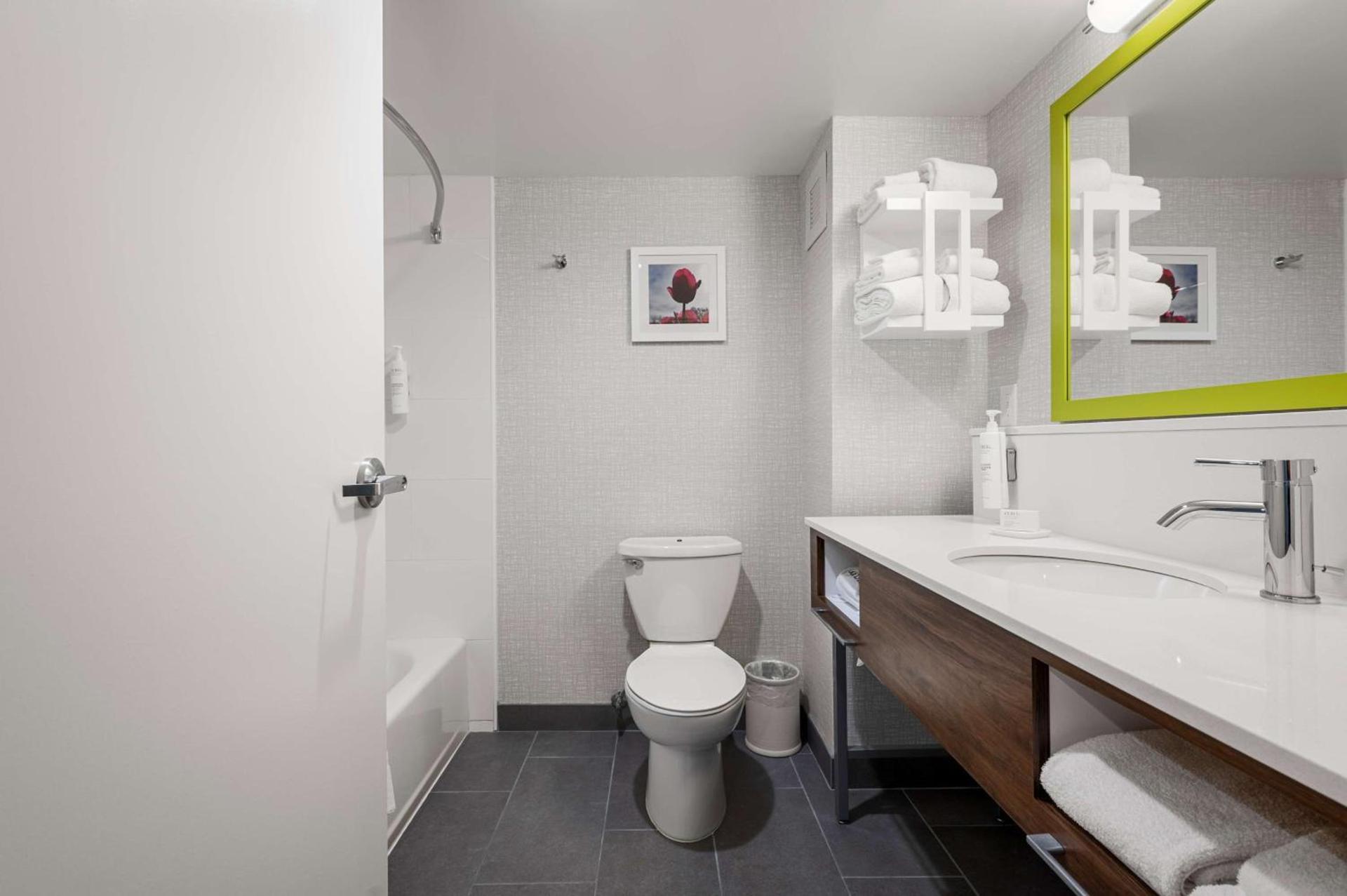 Hampton Inn Front Royal photo 20