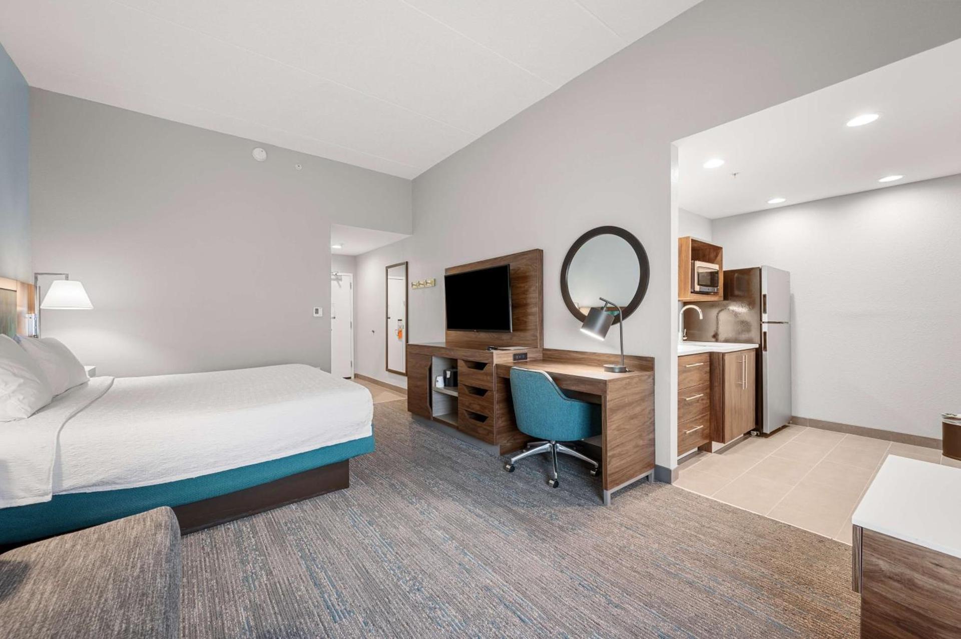 Hampton Inn Front Royal photo 22