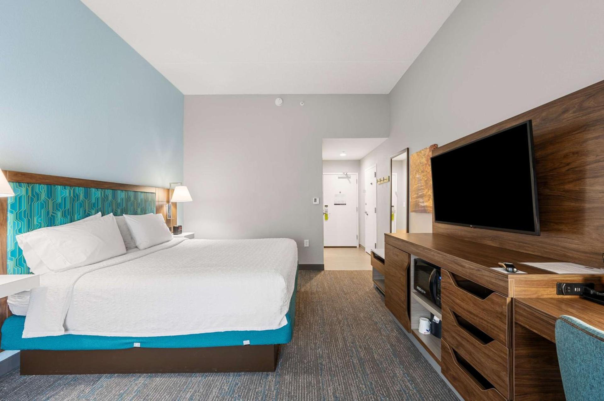 Hampton Inn Front Royal photo 30
