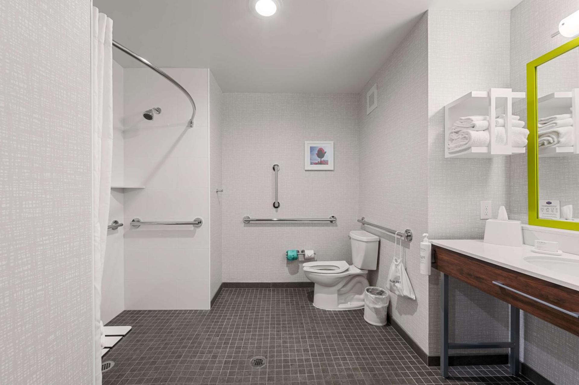 Hampton Inn Front Royal photo 31