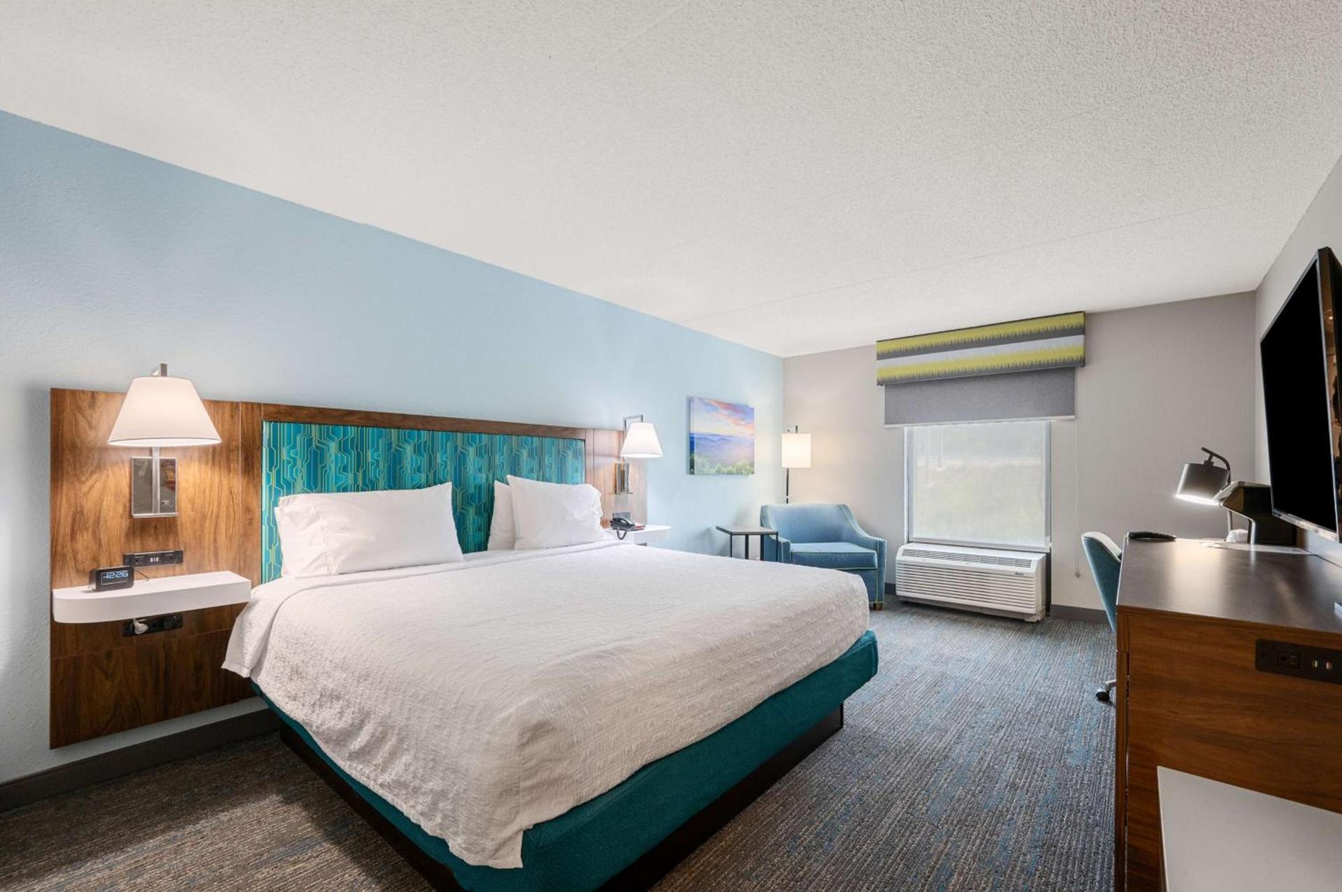 Hampton Inn Front Royal photo 35
