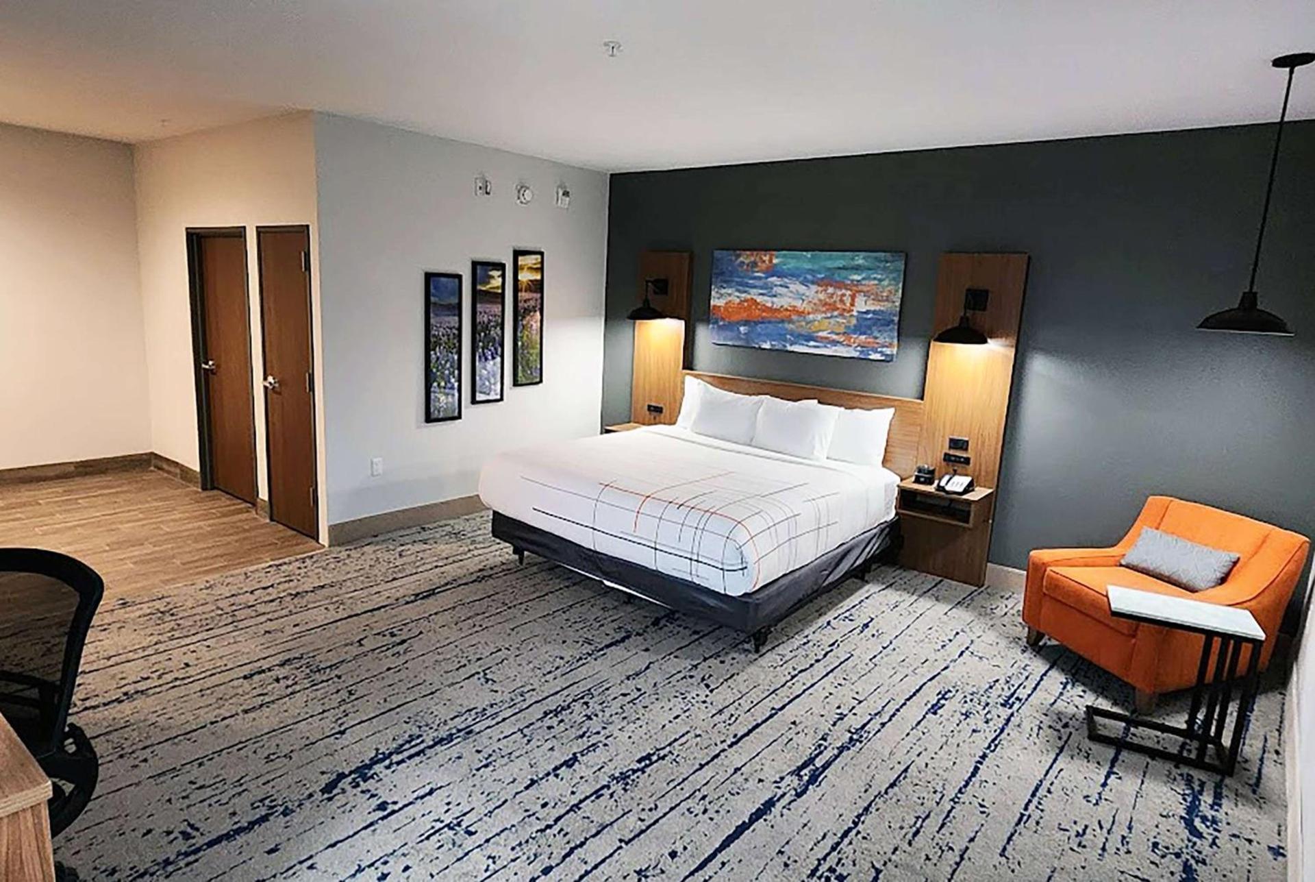 La Quinta Inn & Suites by Wyndham Austin South photo 29