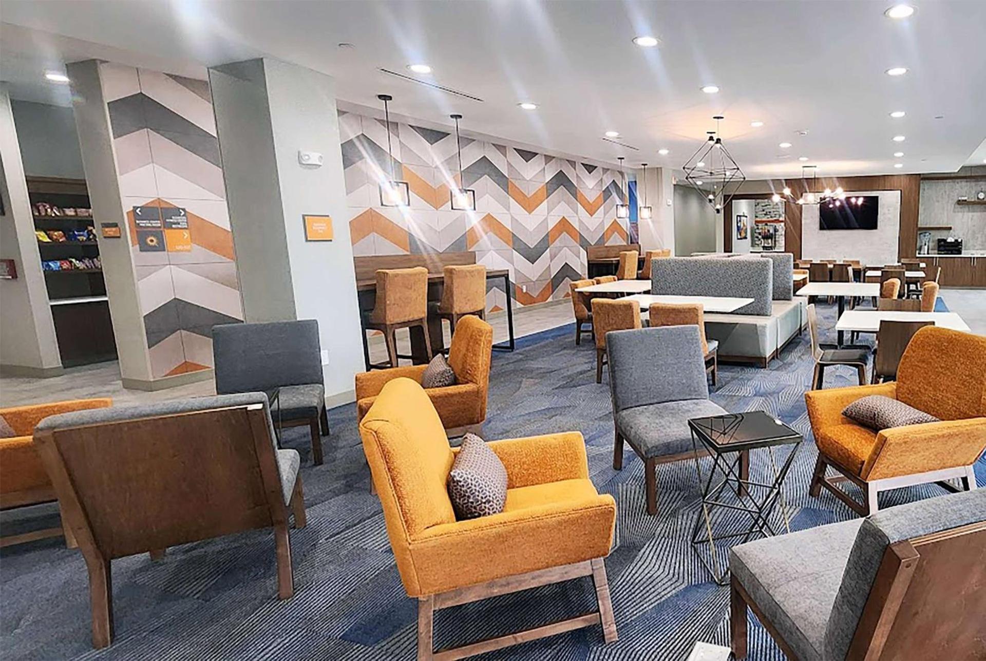 La Quinta Inn & Suites by Wyndham Austin South photo 4