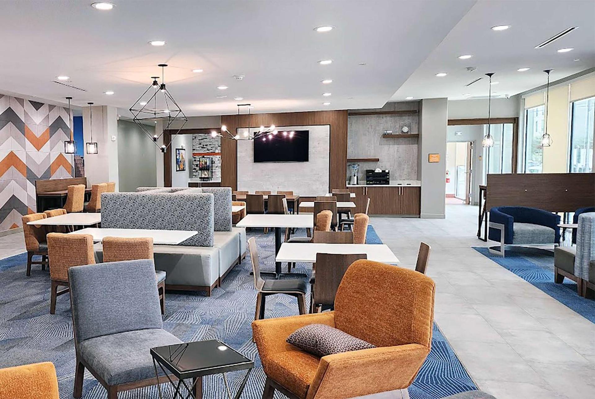 La Quinta Inn & Suites by Wyndham Austin South photo 5