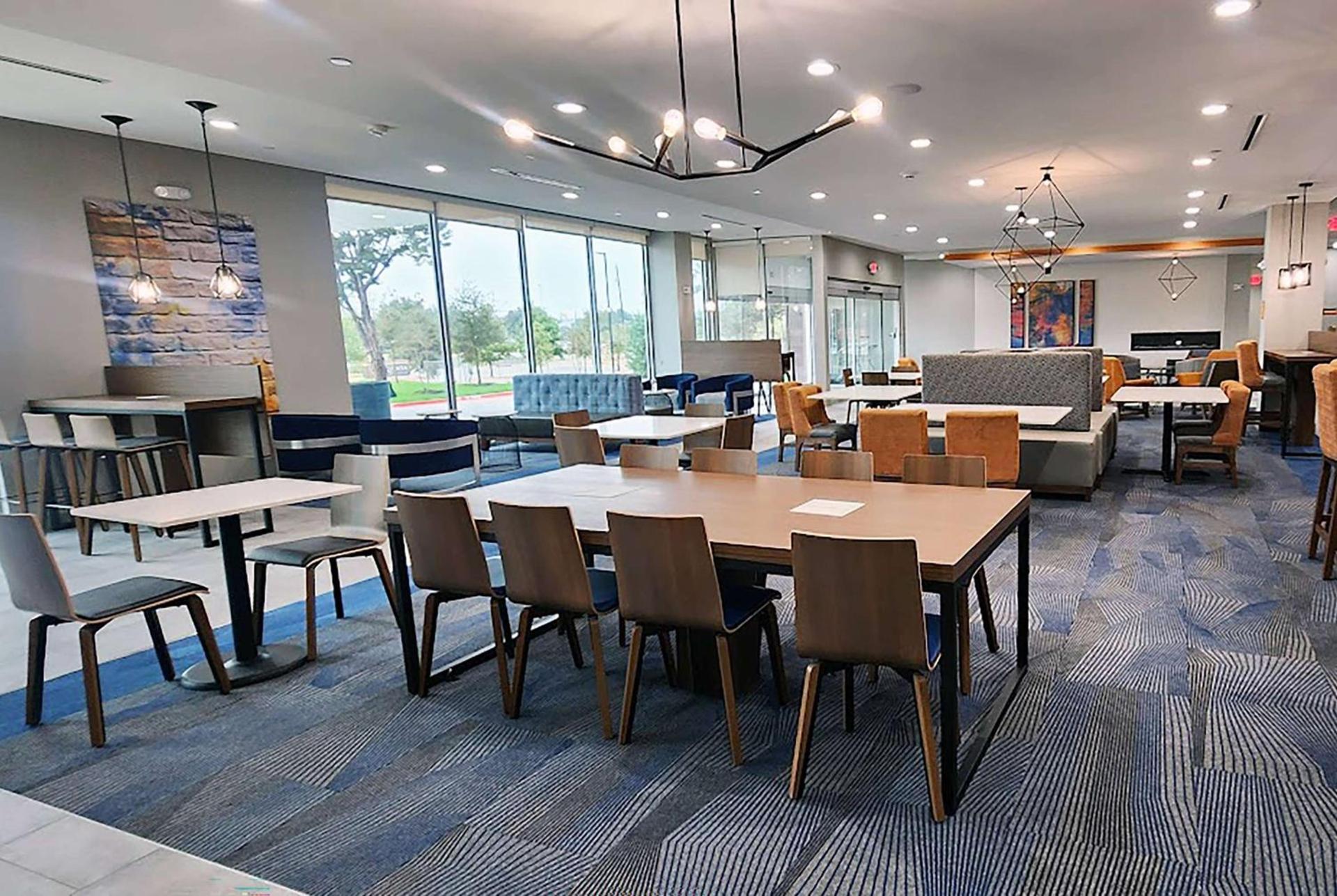 La Quinta Inn & Suites by Wyndham Austin South photo 7