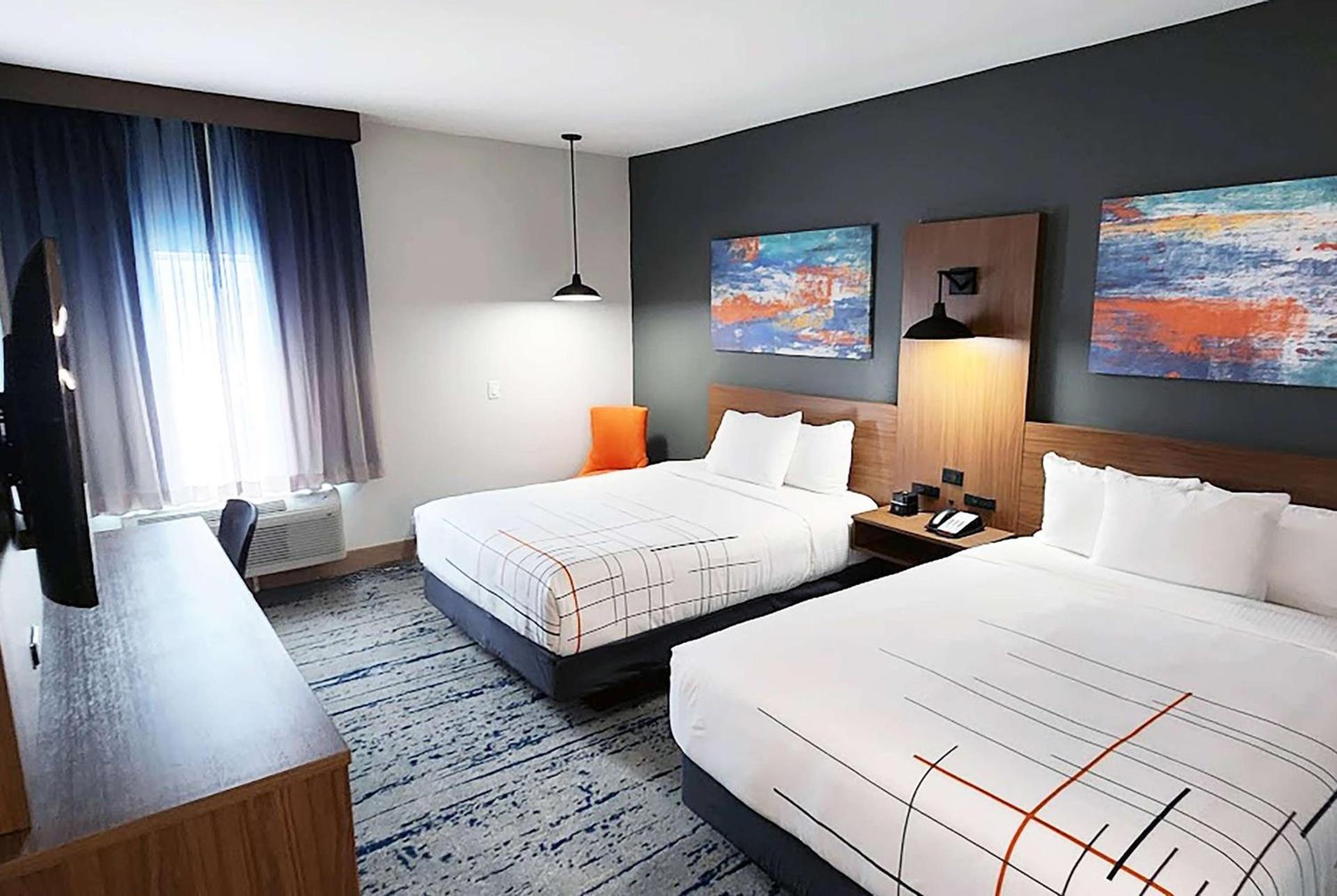La Quinta Inn & Suites by Wyndham Austin South photo 11