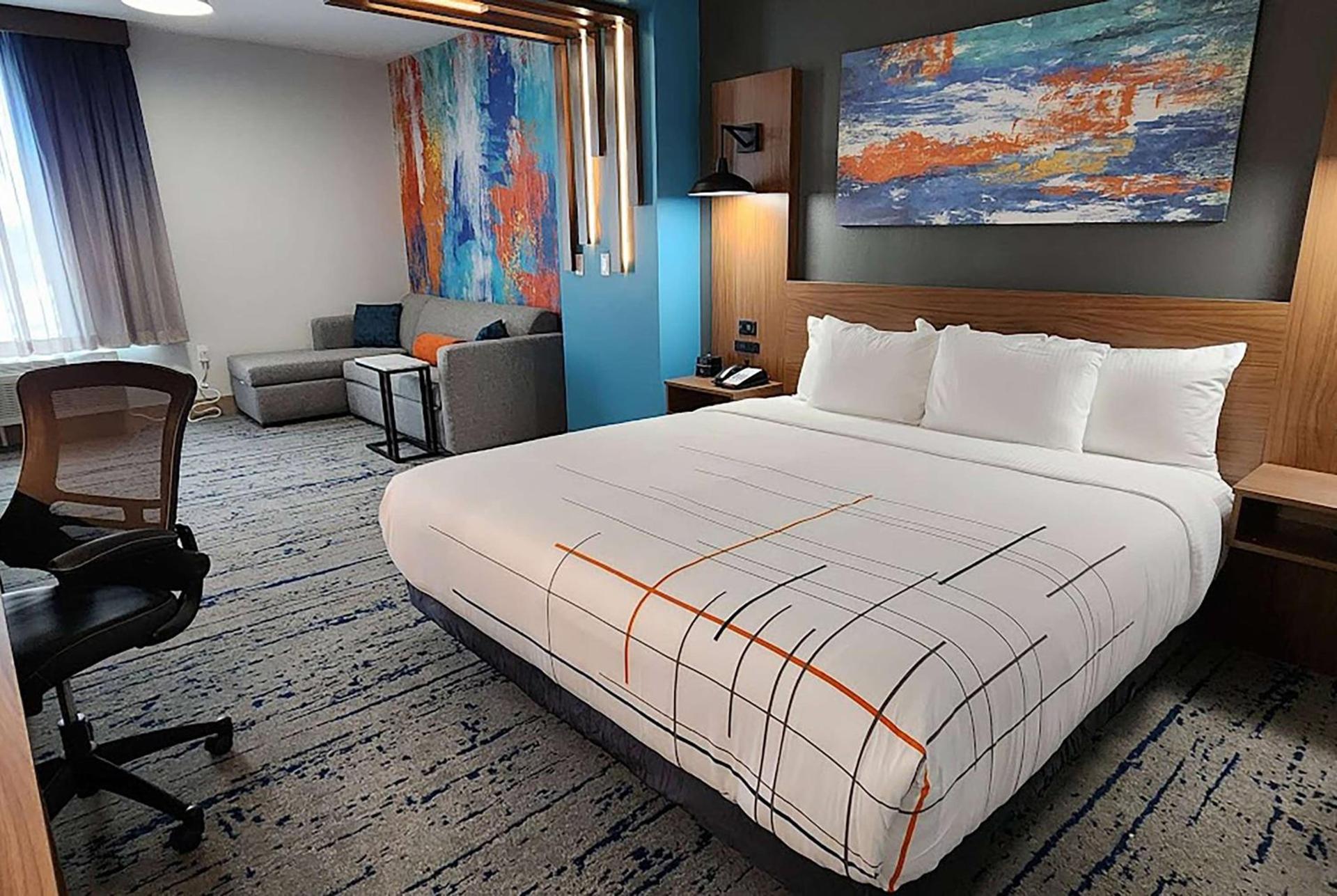 La Quinta Inn & Suites by Wyndham Austin South photo 10