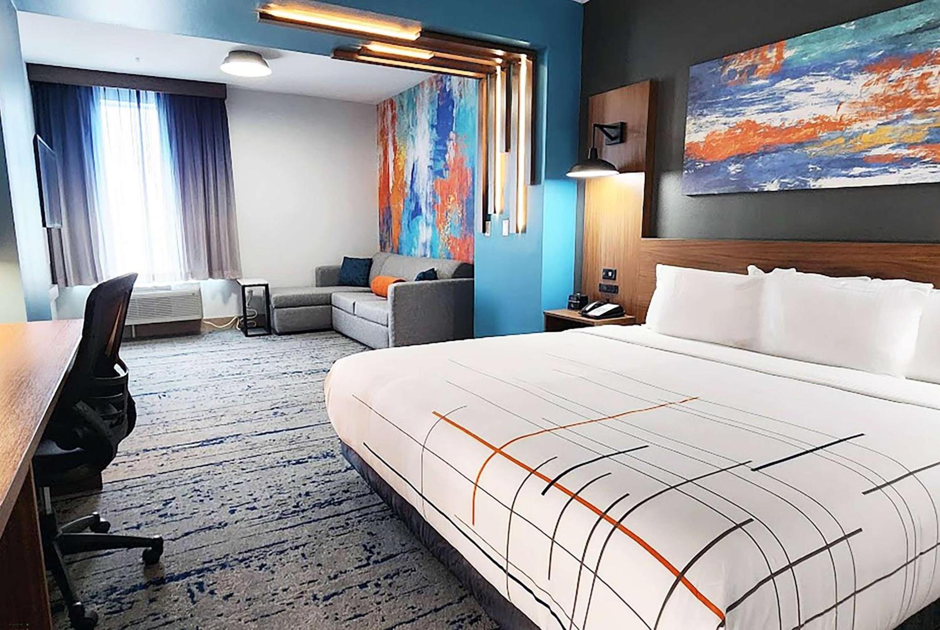 La Quinta Inn & Suites by Wyndham Austin South photo 12