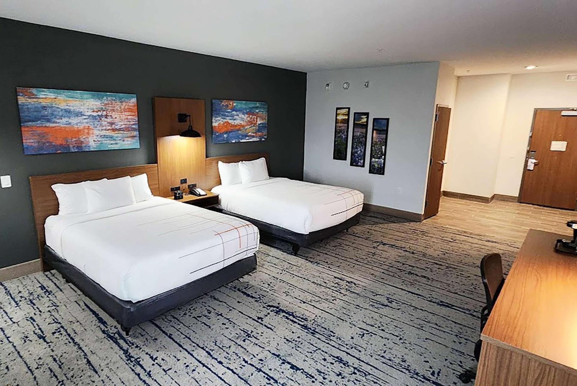 La Quinta Inn & Suites by Wyndham Austin South photo 14