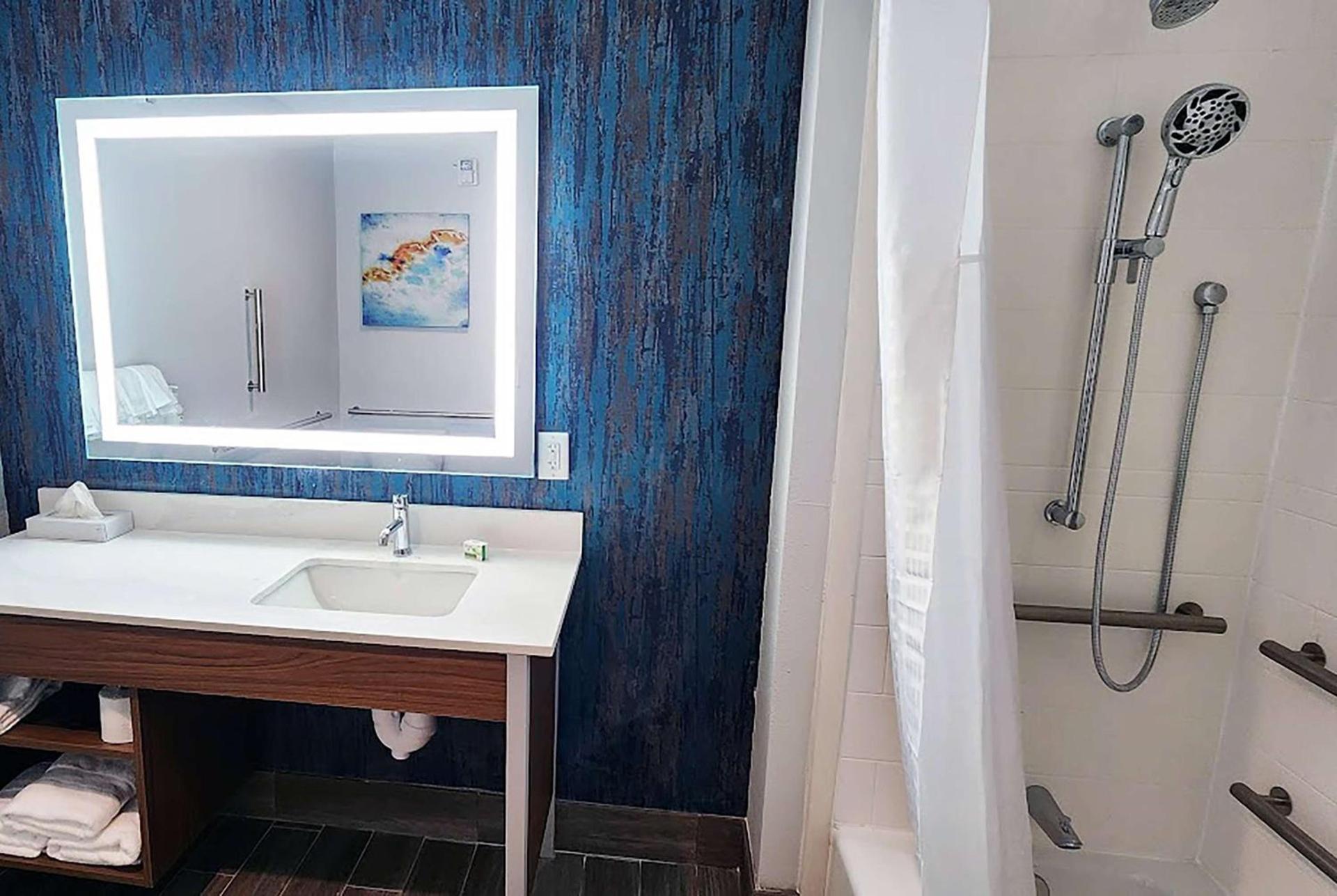 La Quinta Inn & Suites by Wyndham Austin South photo 19