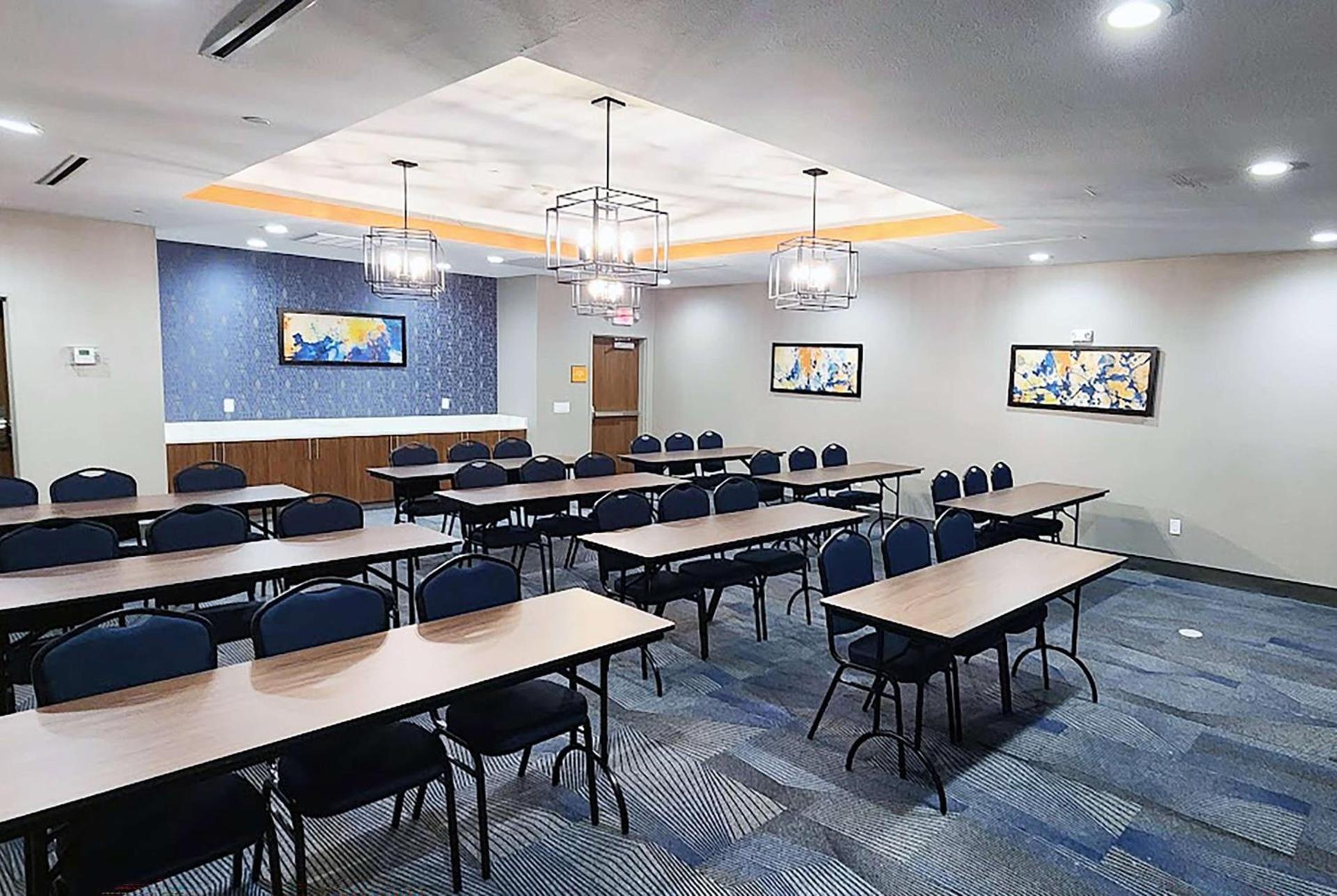 La Quinta Inn & Suites by Wyndham Austin South photo 20