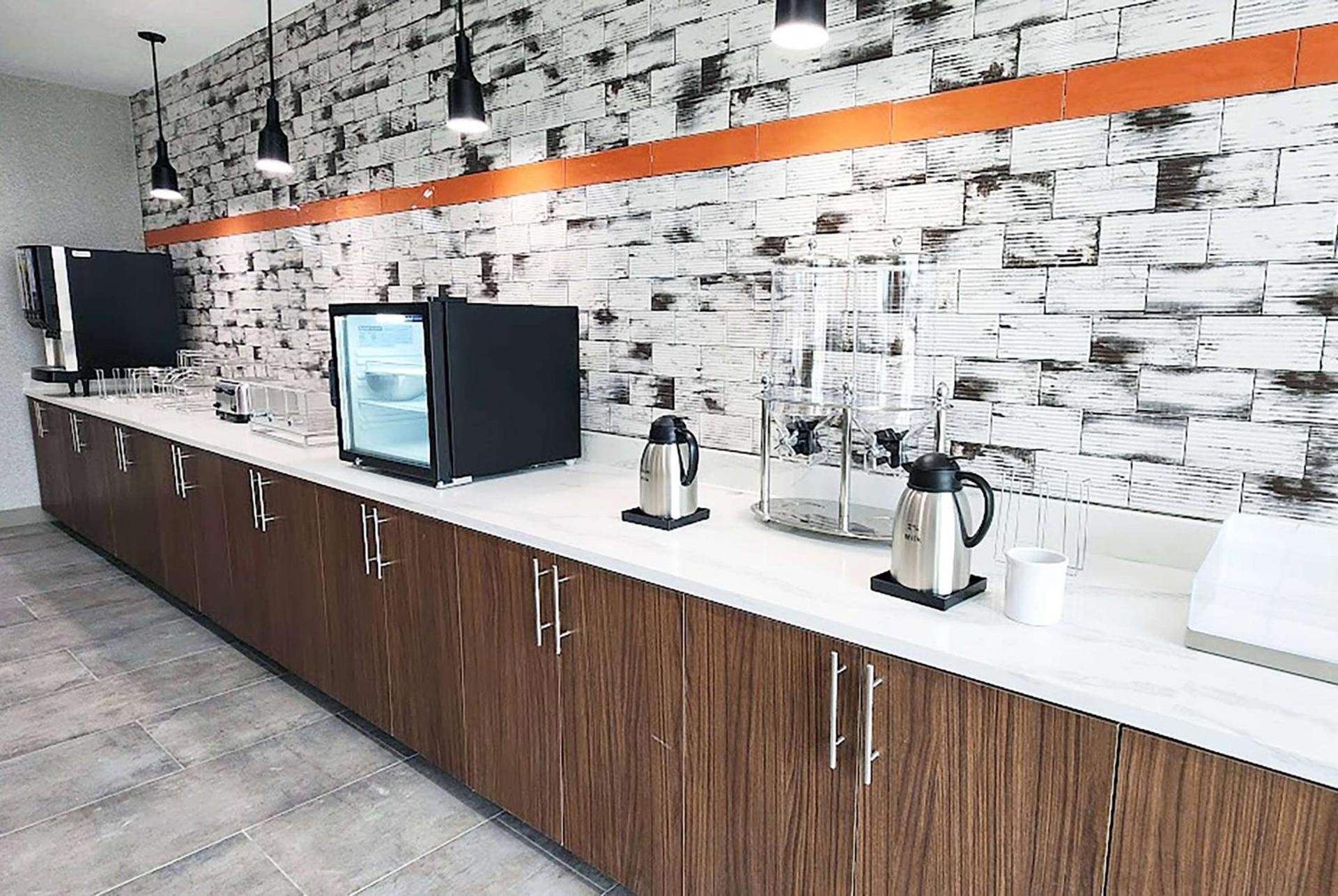 La Quinta Inn & Suites by Wyndham Austin South photo 24