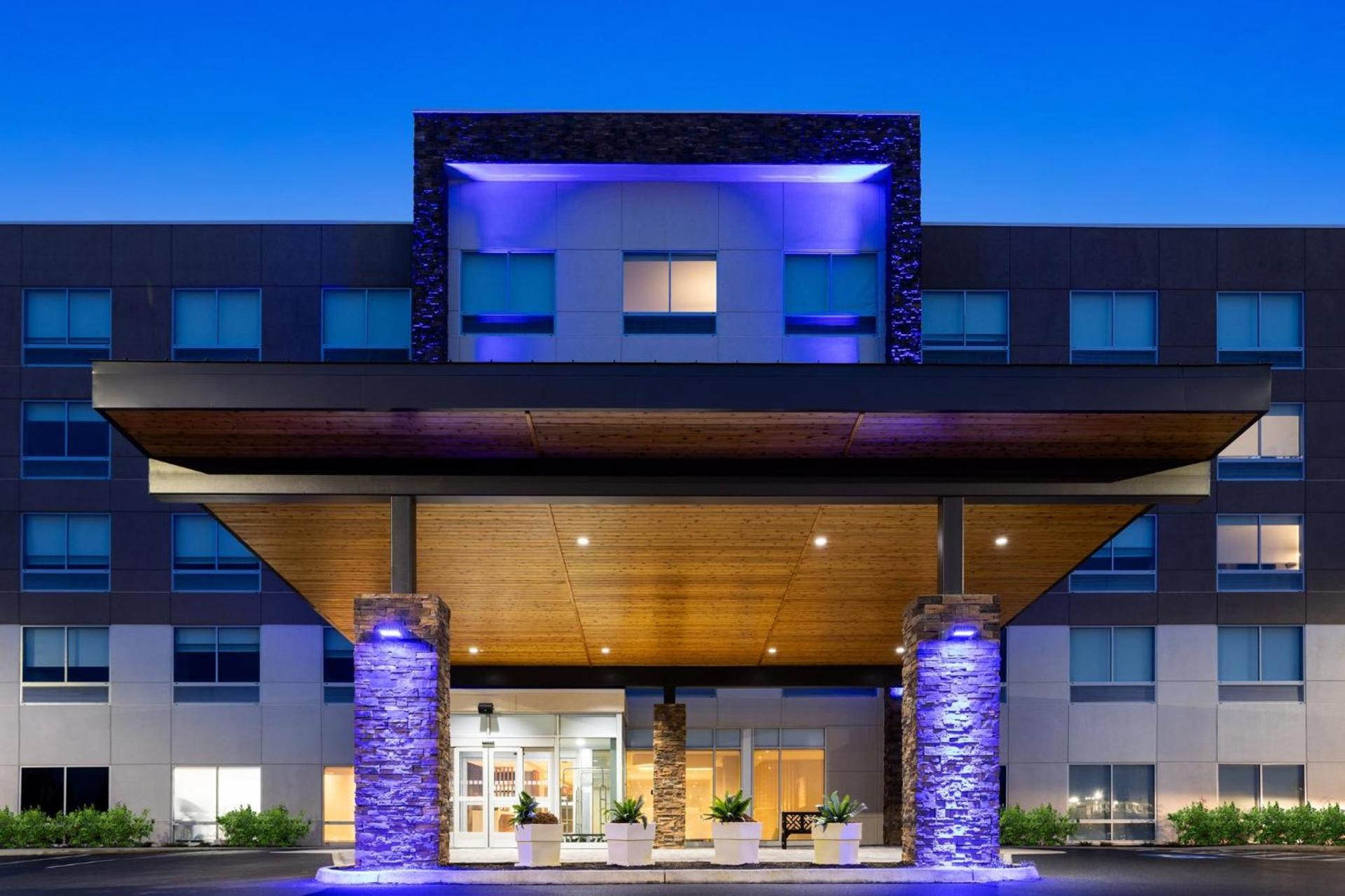 Holiday Inn Express & Suites Waynesboro East photo 26
