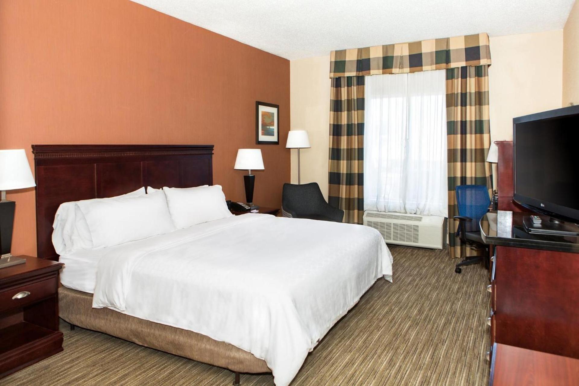 Holiday Inn Express & Suites by IHG Chambersburg by IHG photo 68