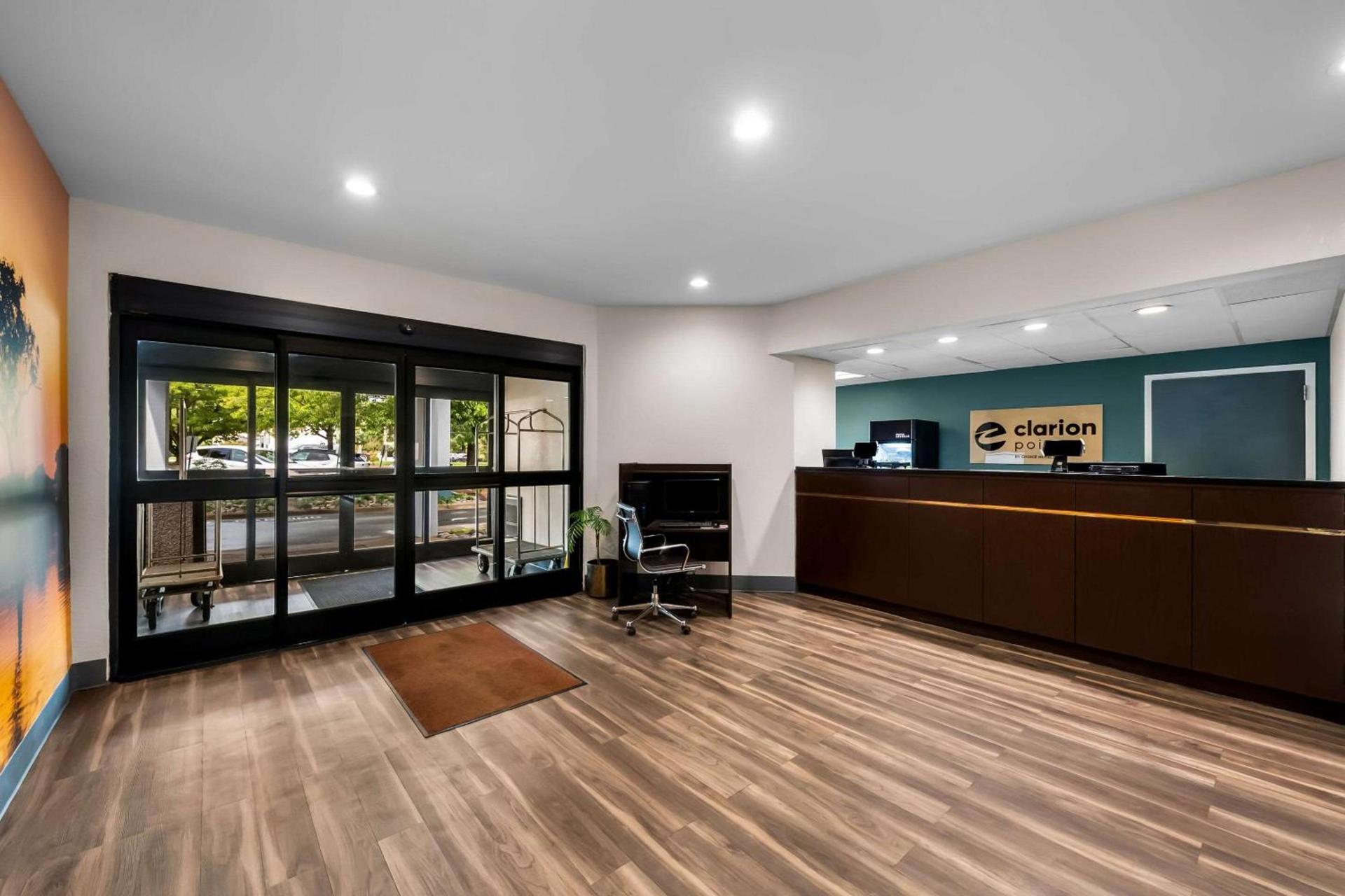 Clarion Pointe Apex - Holly Springs photo 3
