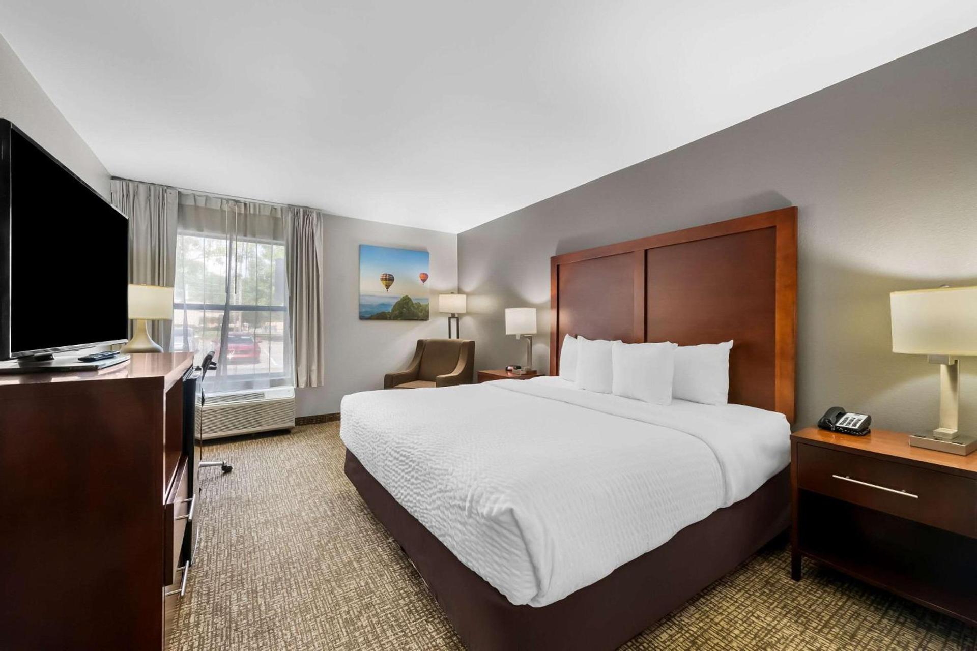 Clarion Pointe Apex - Holly Springs photo 6