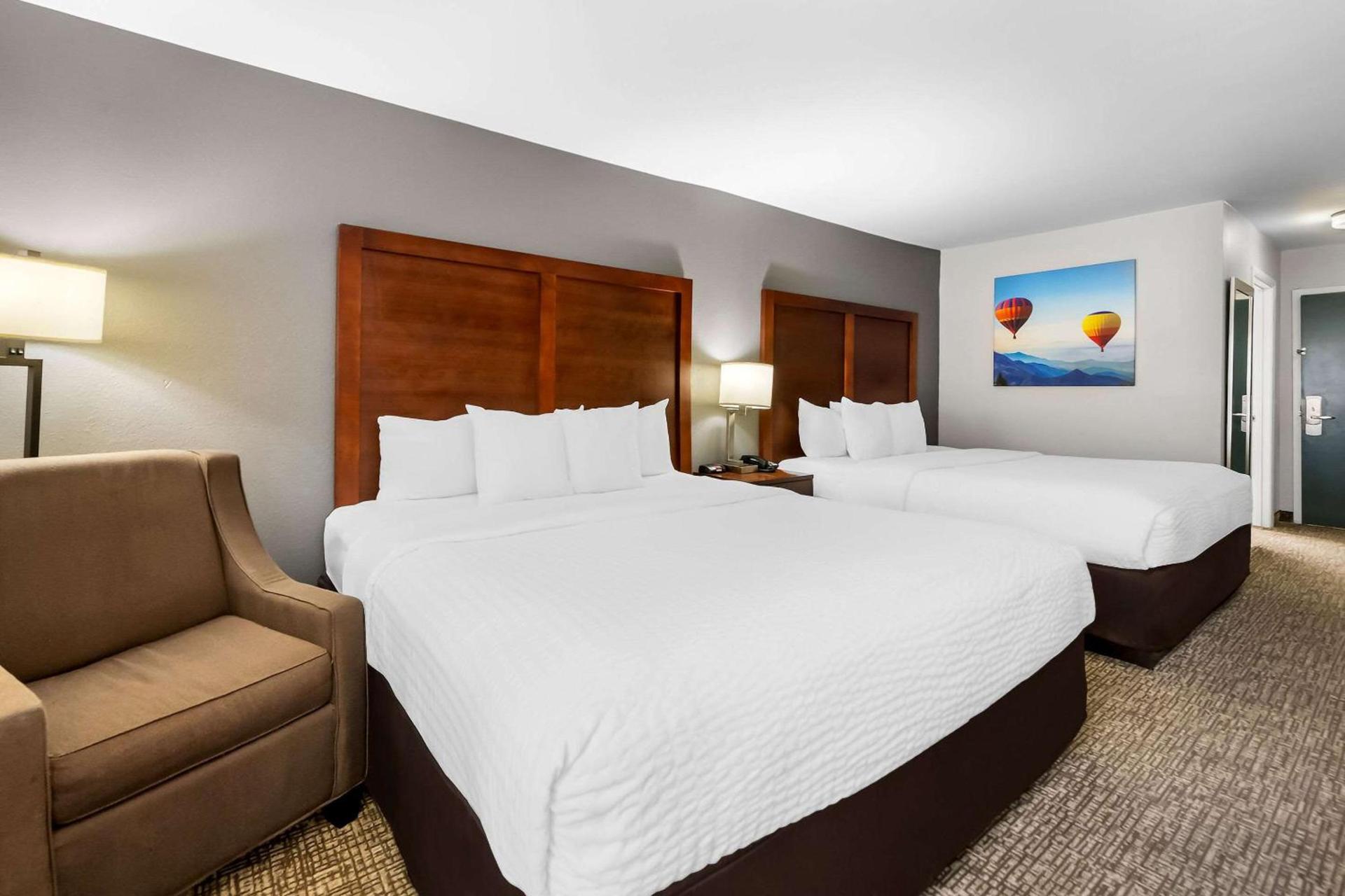 Clarion Pointe Apex - Holly Springs photo 8