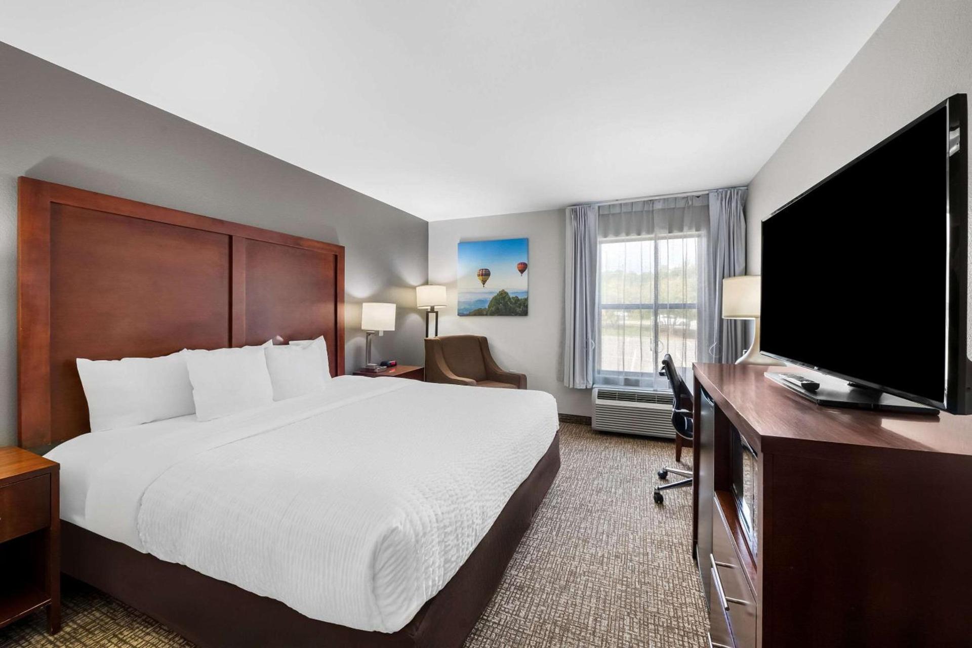 Clarion Pointe Apex - Holly Springs photo 13