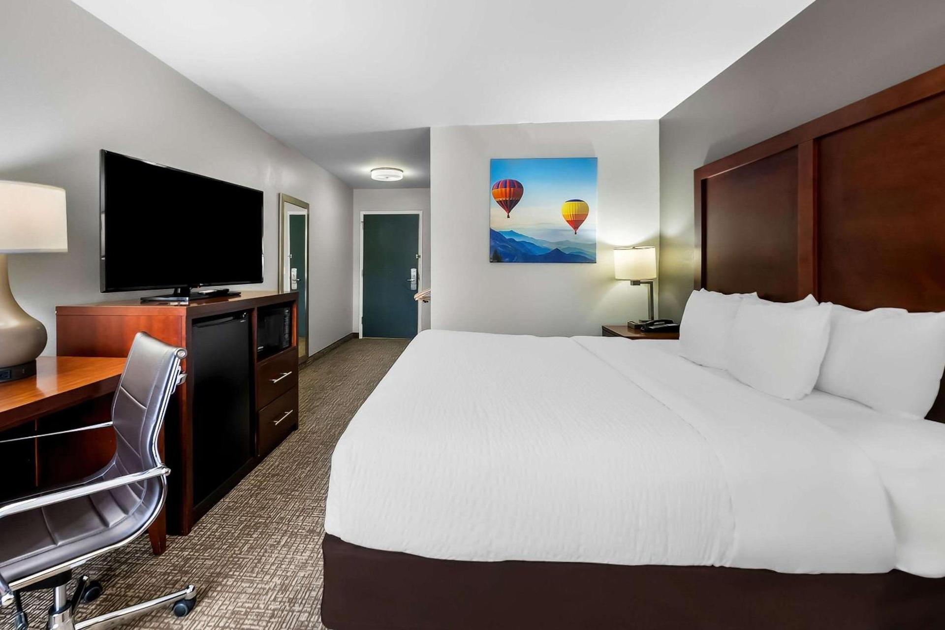 Clarion Pointe Apex - Holly Springs photo 15