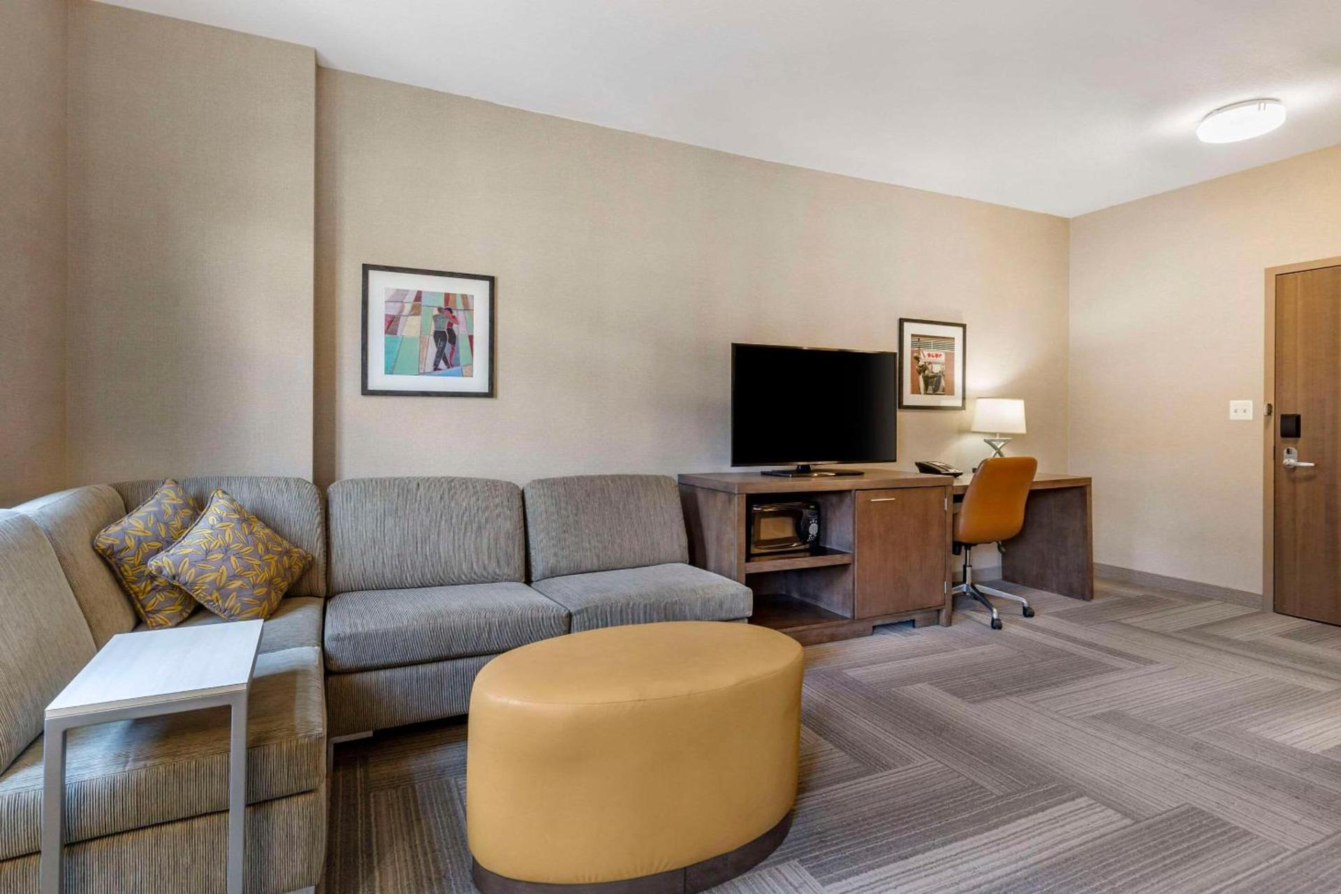 Cambria Hotel Rockville photo 22