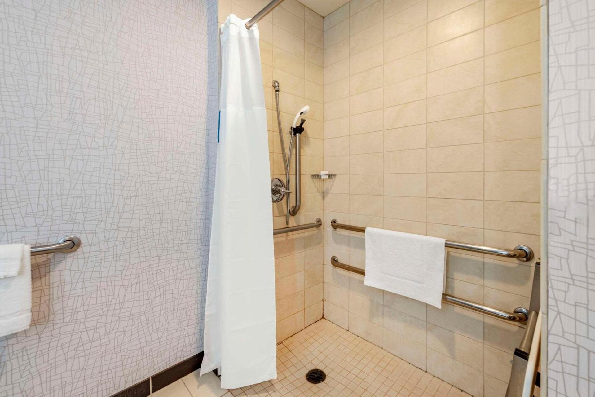 Cambria Hotel Minneapolis Maple Grove photo 9
