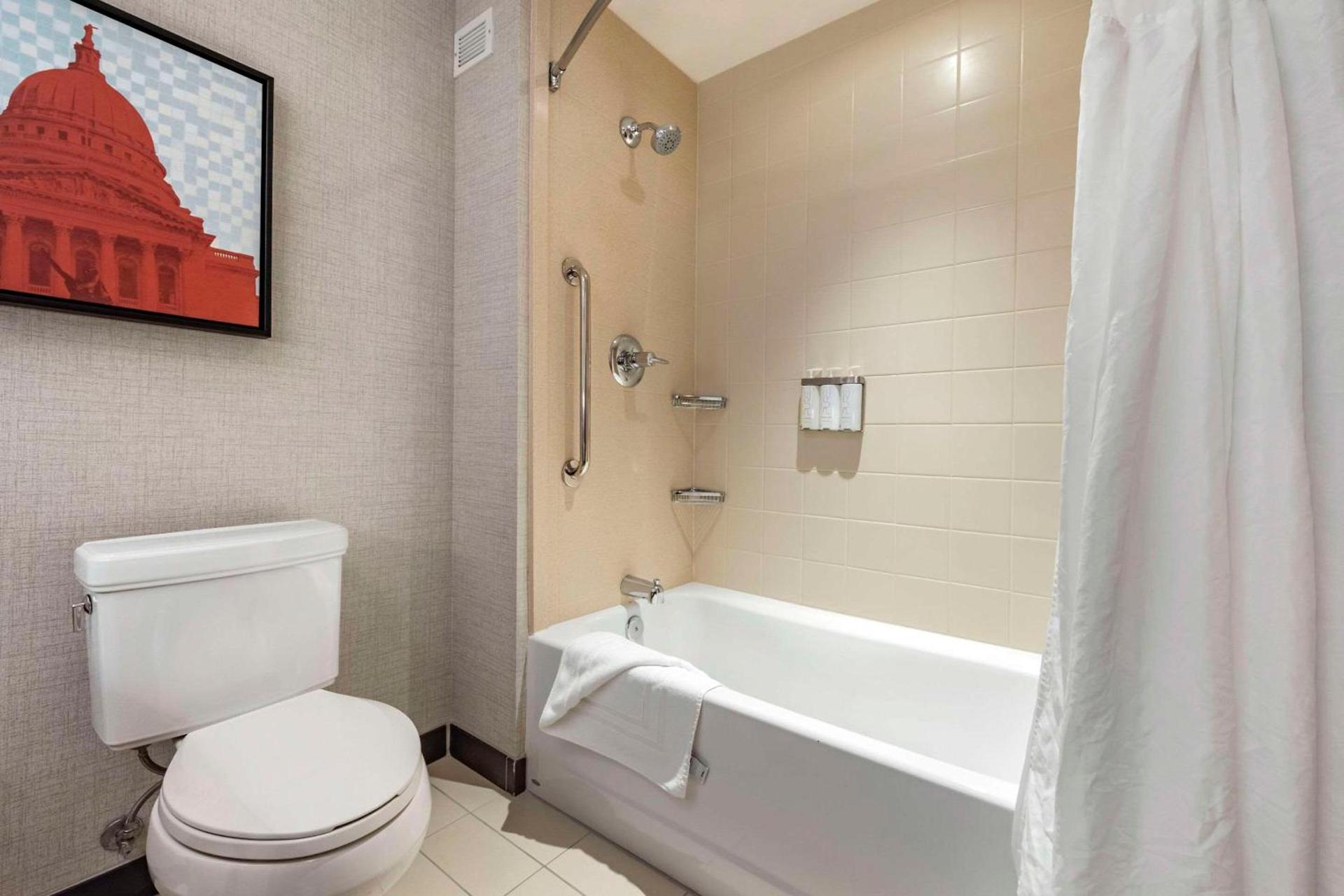 Cambria Hotel Madison East photo 6