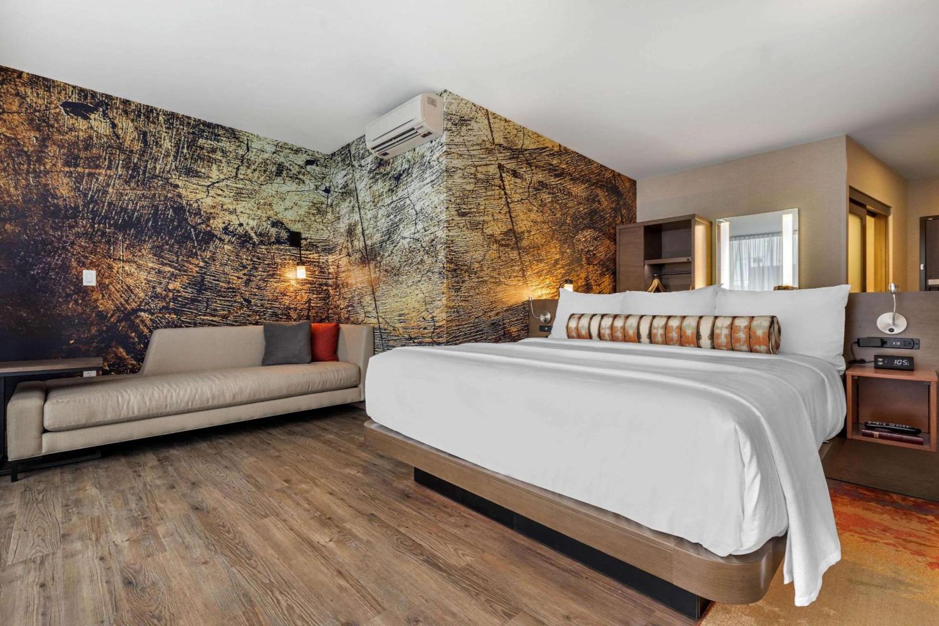 Cambria Hotel Omaha Downtown photo 13