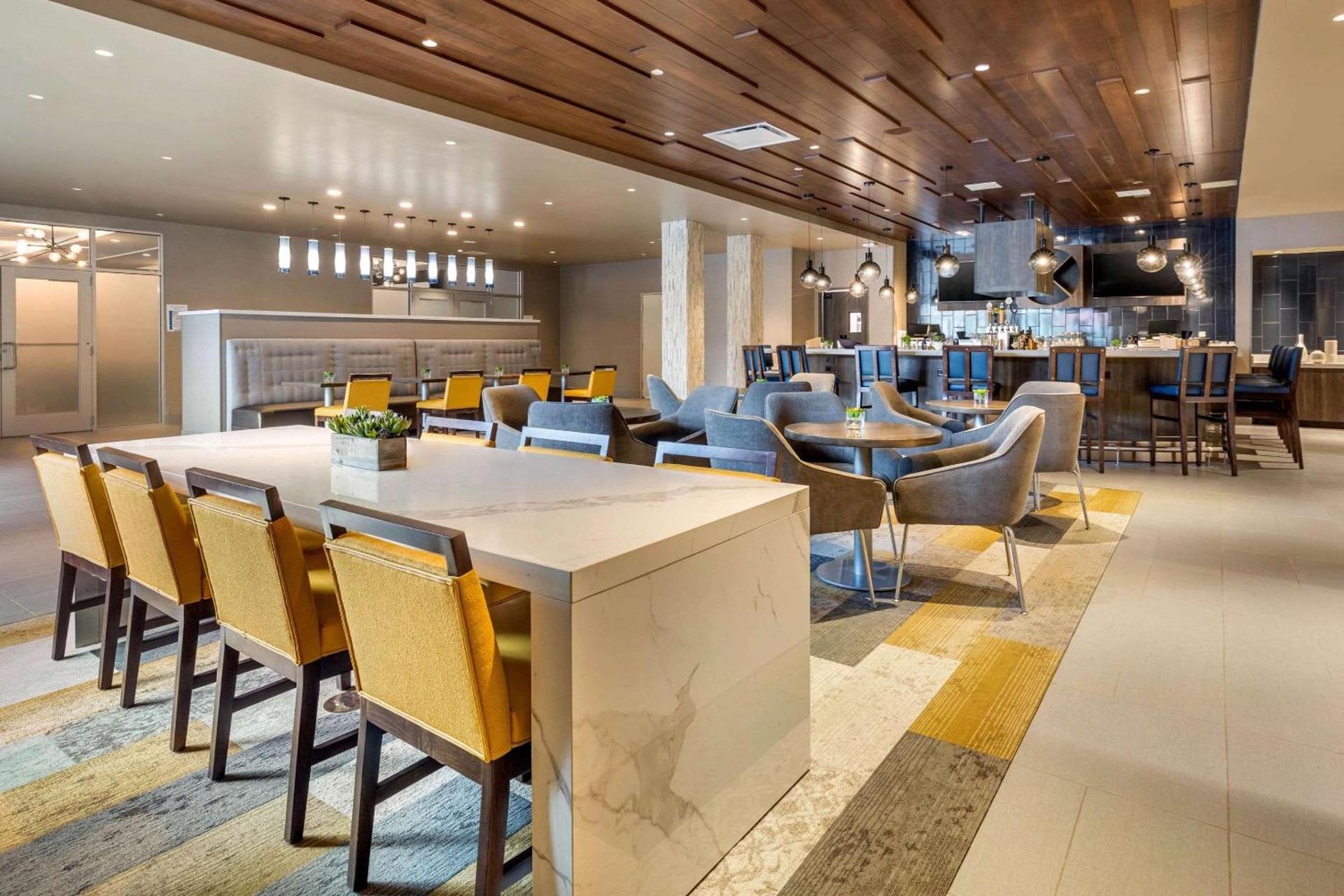 Cambria Hotel Milwaukee Downtown photo 41