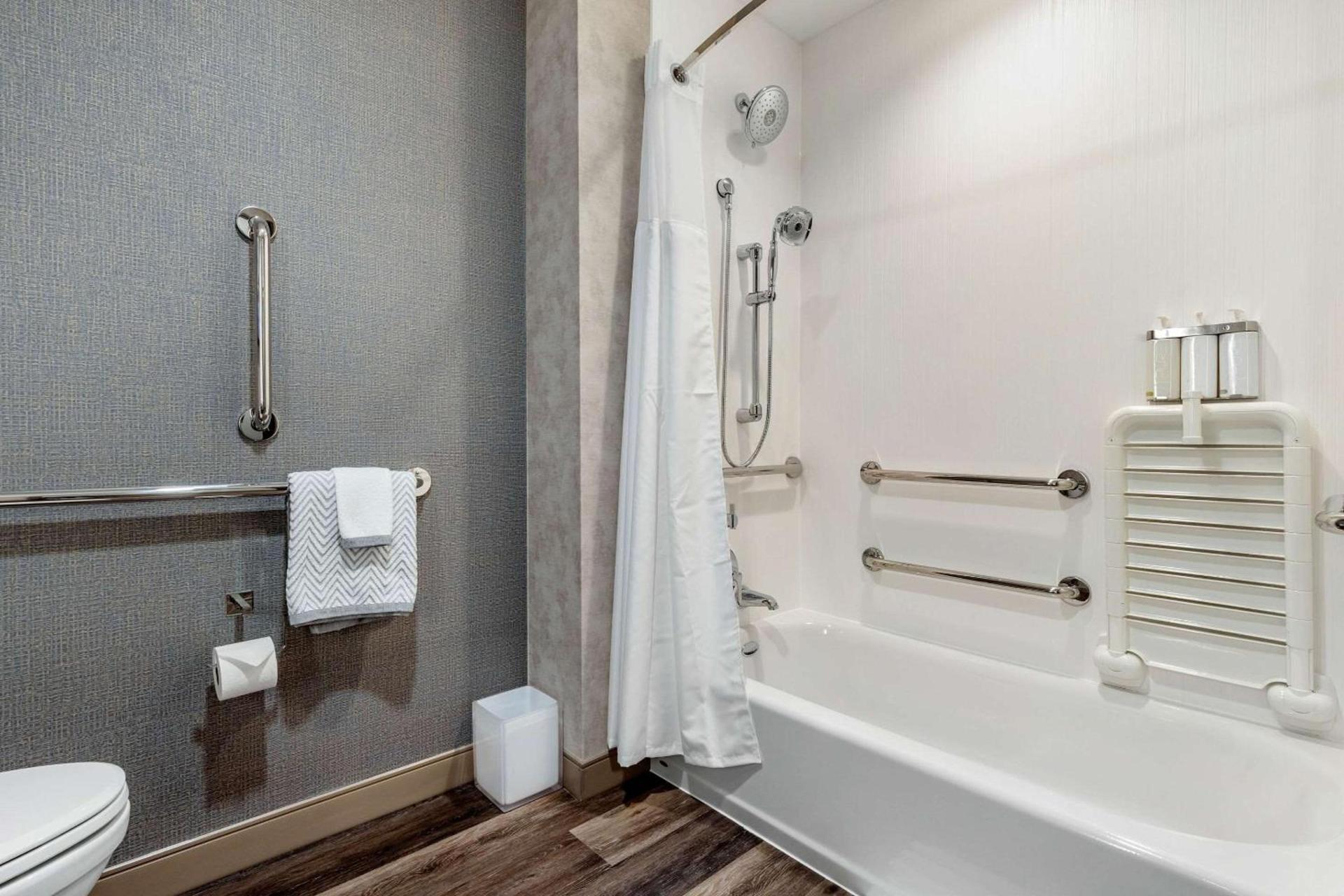 DoubleTree by Hilton Summerville Nexton photo 37
