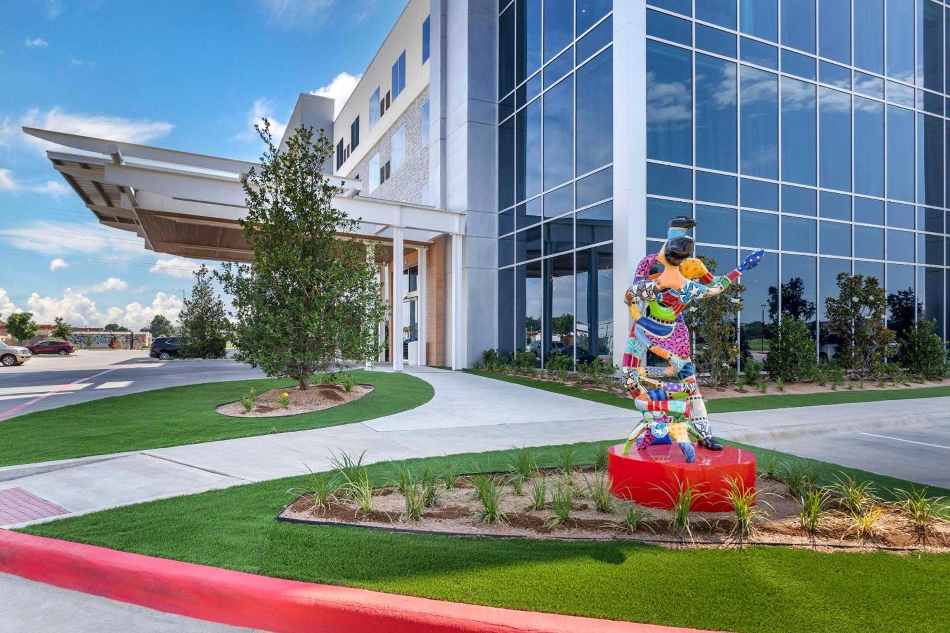 Cambria Hotel Waco University Riverfront photo 1