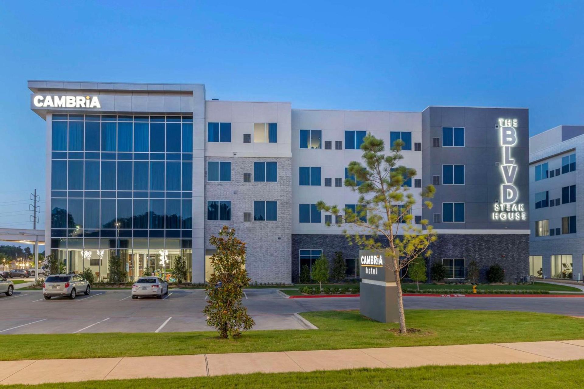 Cambria Hotel Waco University Riverfront photo 3